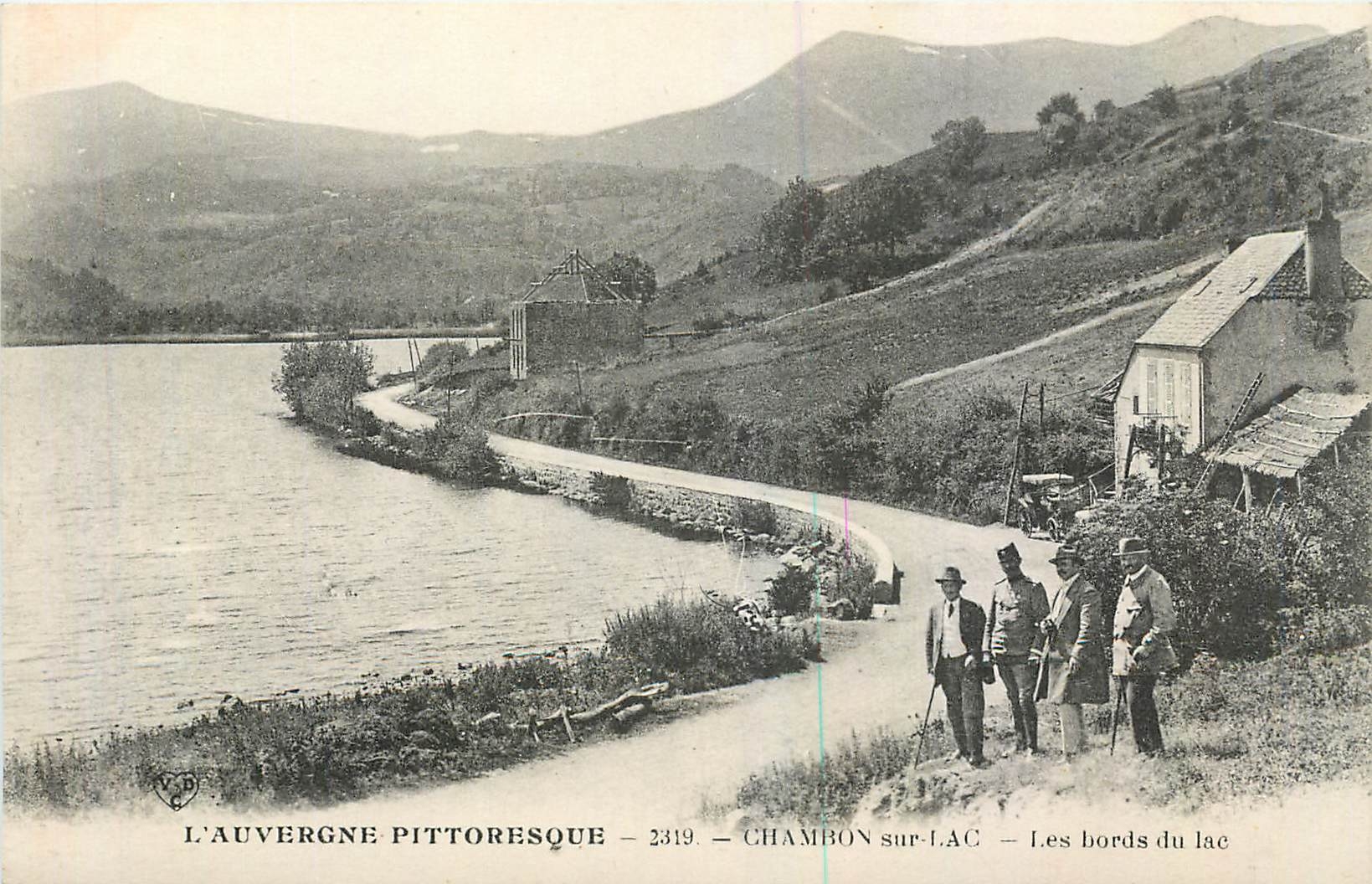 CPA L'Auvergne Pittoresque Chambon sur Lac Les Bords du Lac 