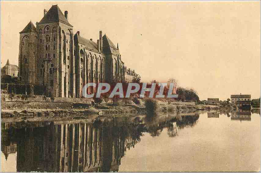 CPA L'Abbaye de Solesmes Vue de la rive droite de la Sarthe 