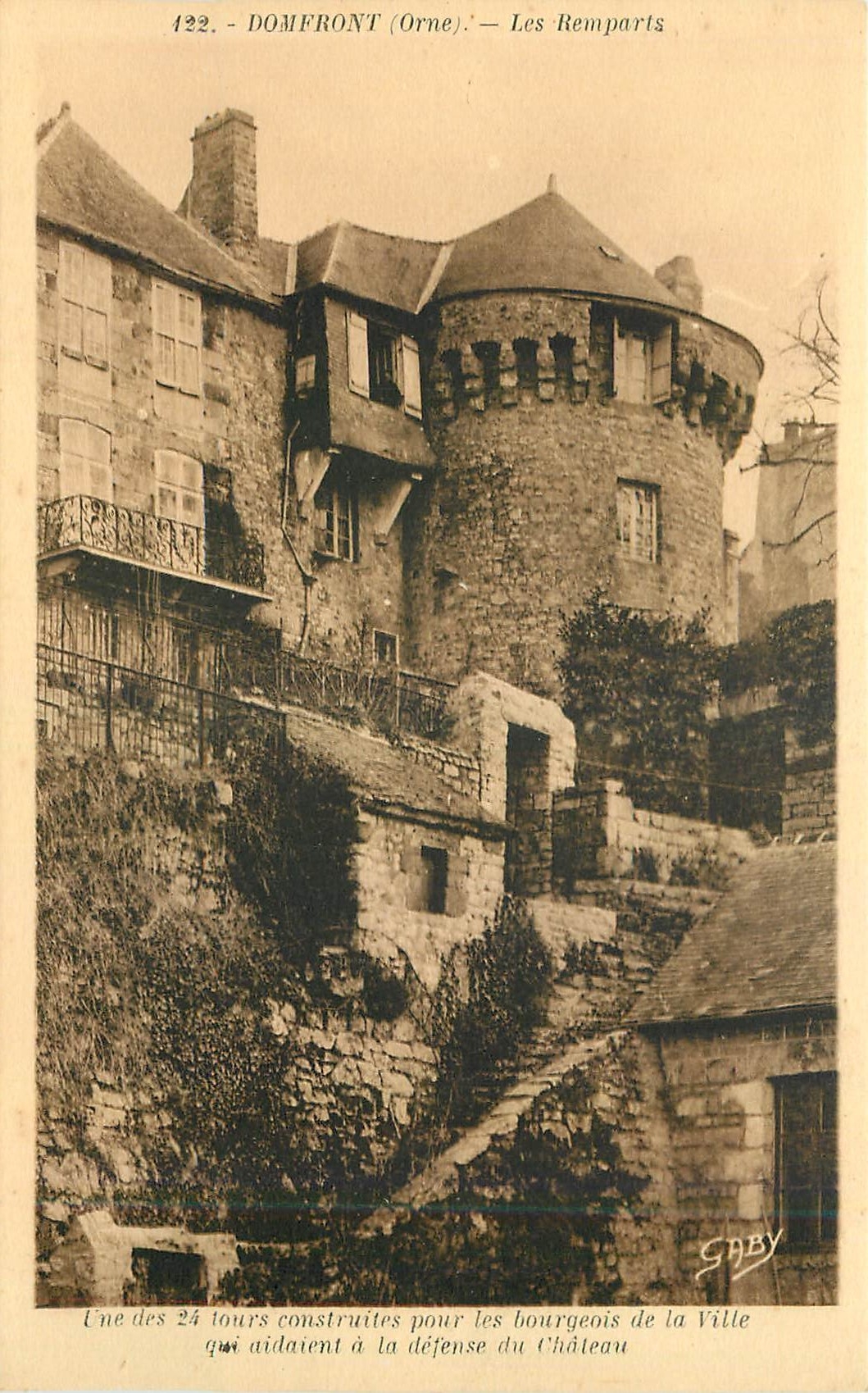 CPA Domfront Orne Les Remparts 
