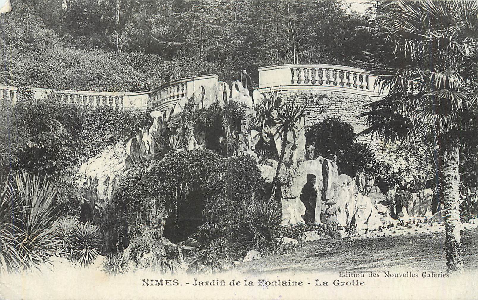 CPA Nimes Jardin de la Fontaine La Grotte 