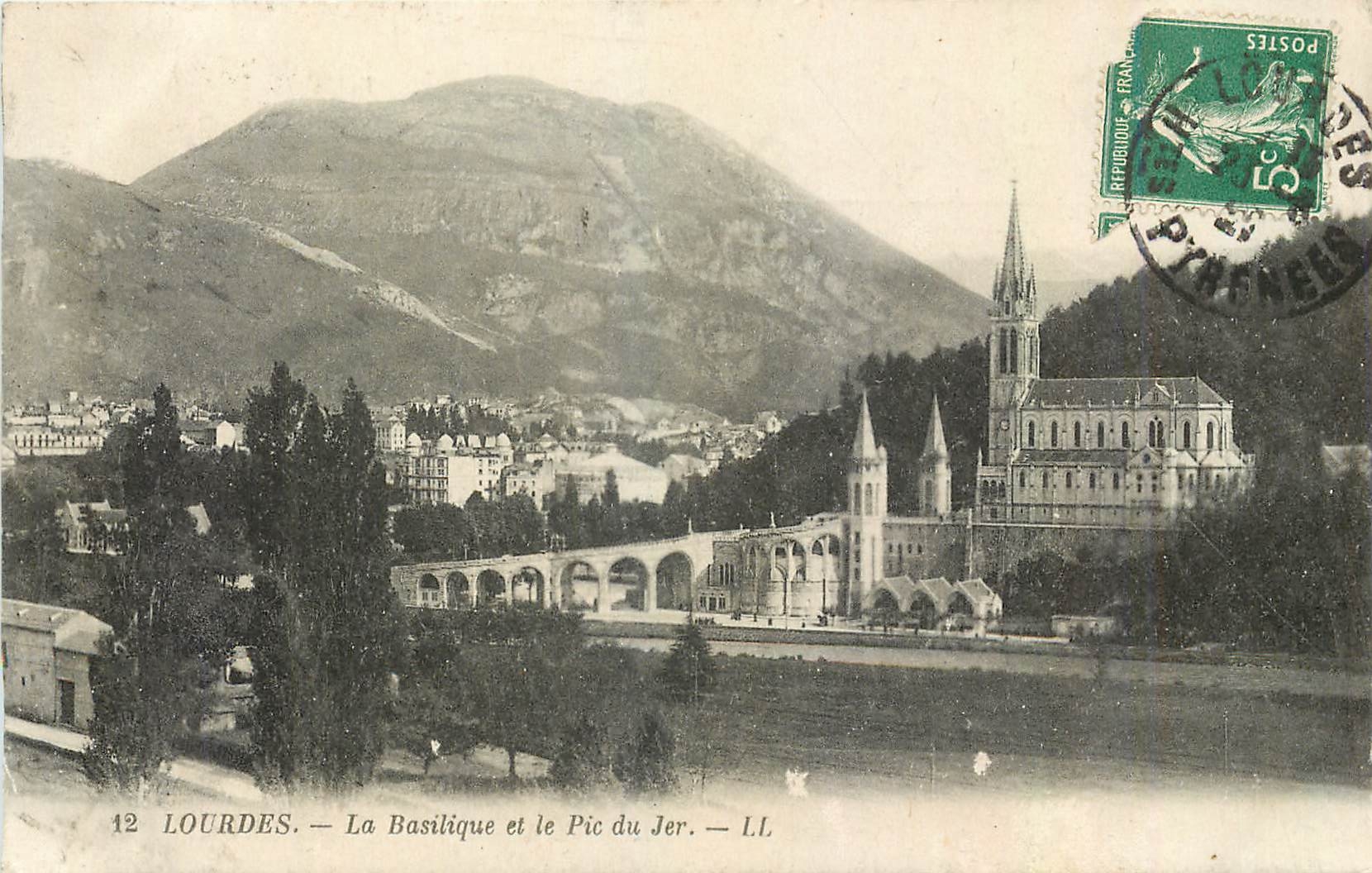 CPA Lourdes La Basilique et le Pic du Jer 