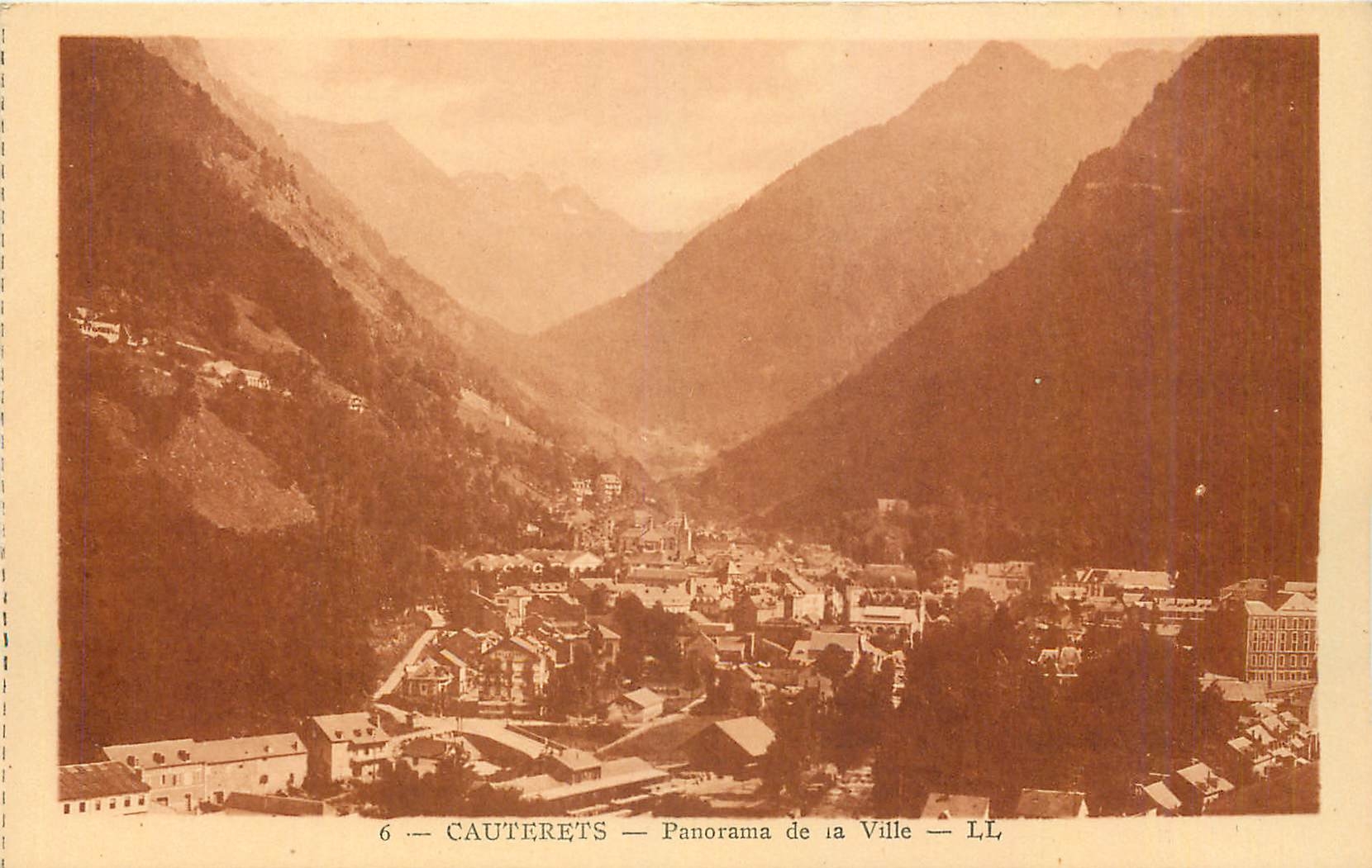 CPA Cauterets Panorama de la Ville 
