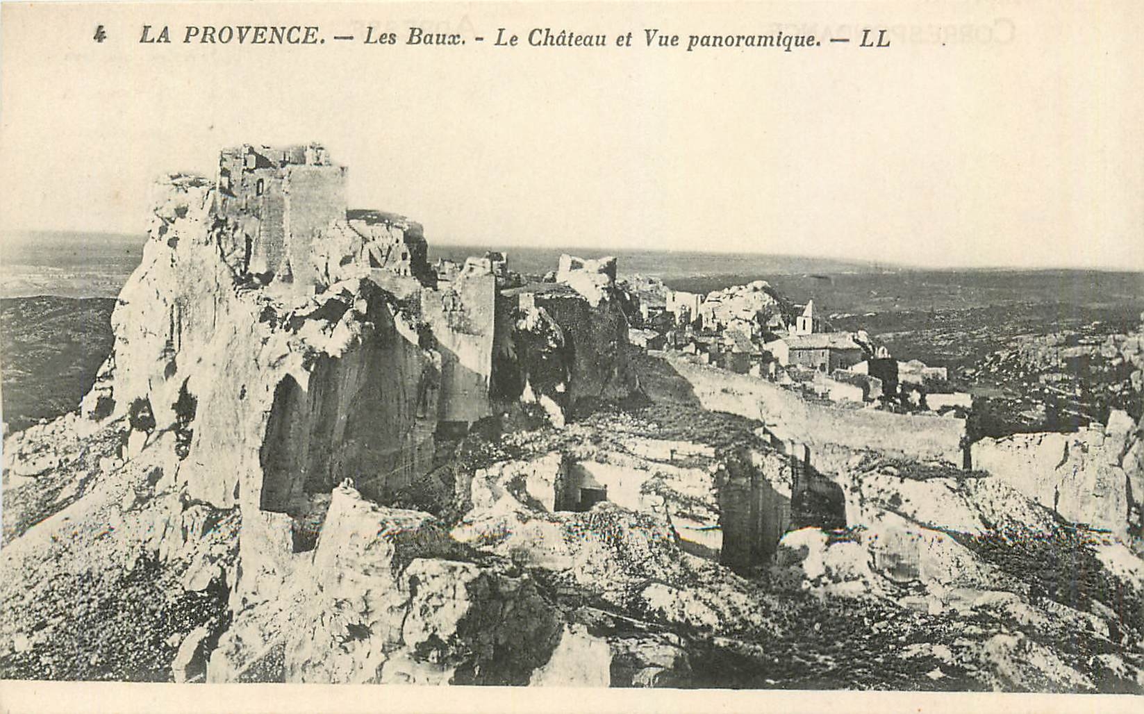 CPA La Provence Les Baux Le Chateau et Vue panoramique 