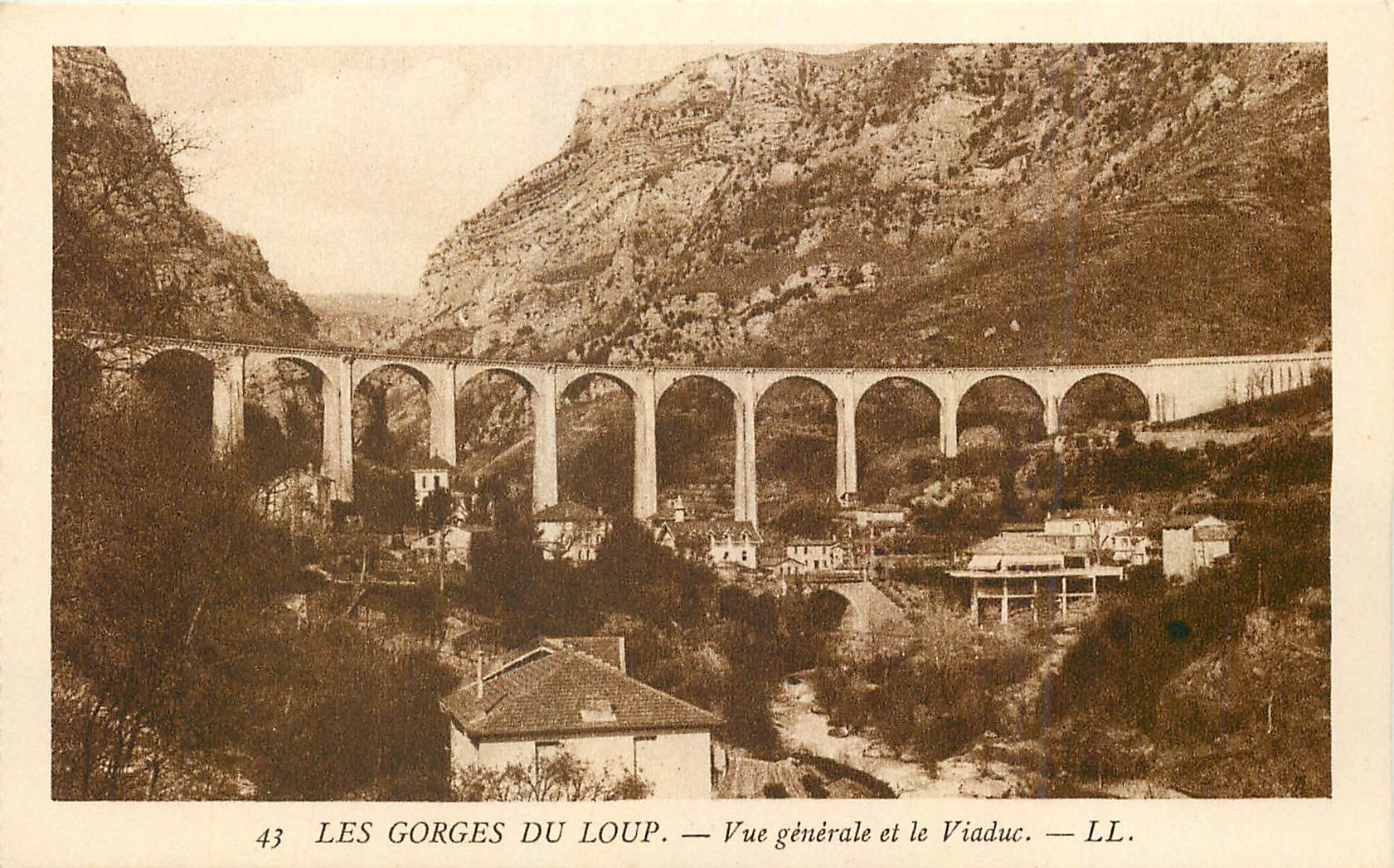 CPA Les Gorges du Loup Vue generale et le Viaduc 