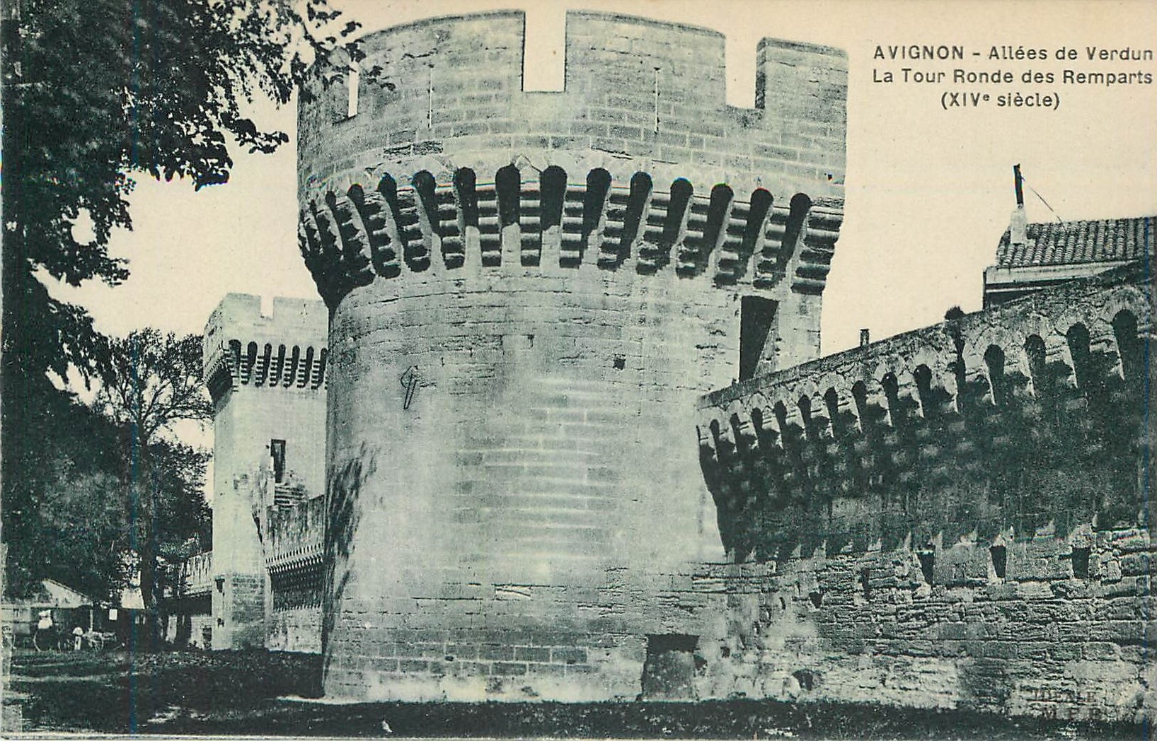 CPA Avignon Allees de Verdun La Tour Ronde des Remparts 