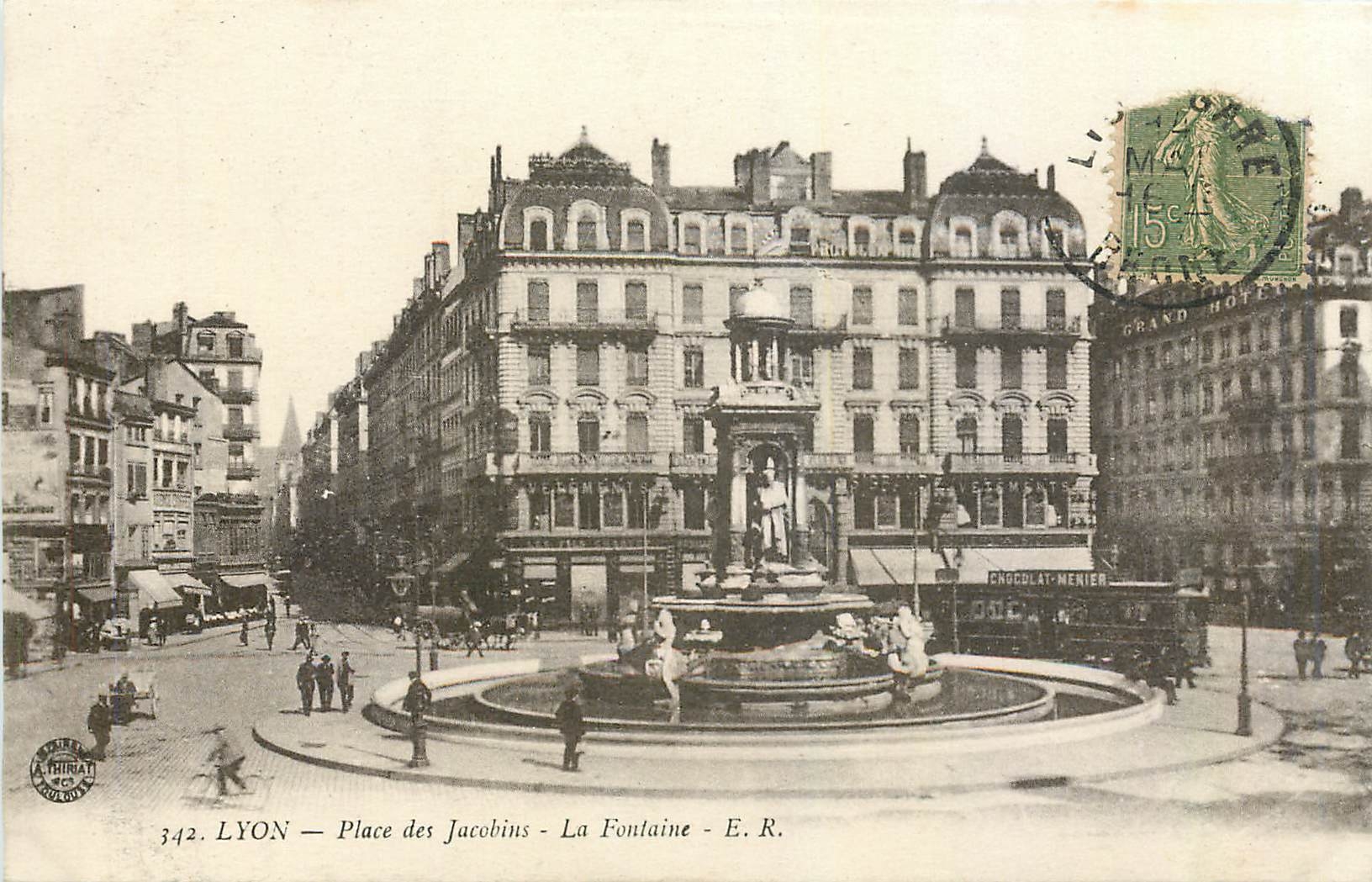 CPA Lyon Place des Jacobins La Fontaine Tramway