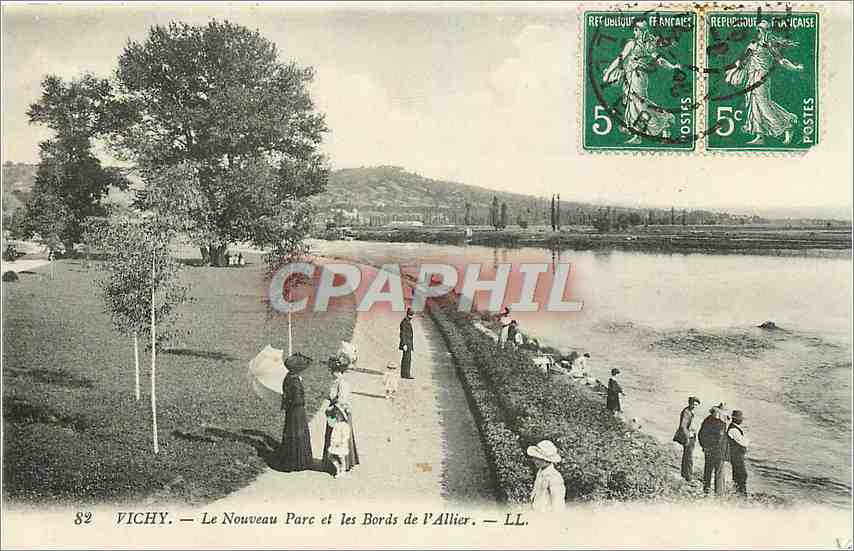 CPA Vichy Le Nouveau Parc et les Bords de l'Allier 