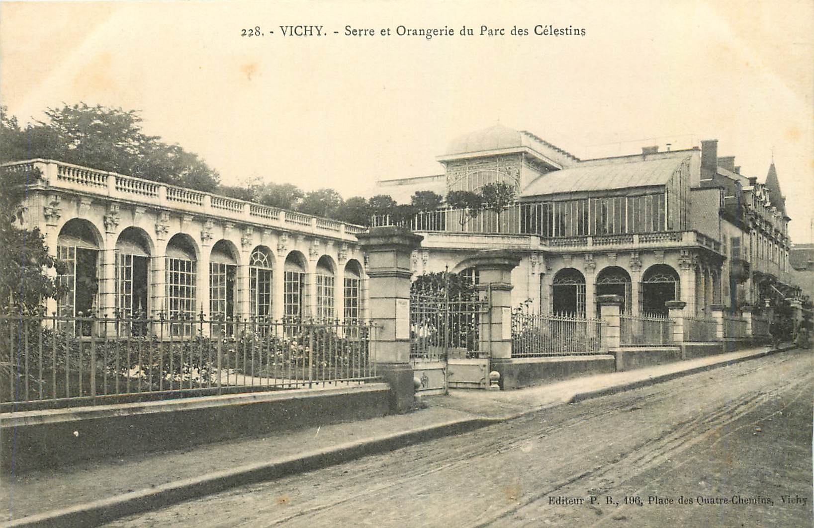 Vichy - Serre et Orangerie du Parc des Célestins — Éditeur P. B., Place des Quatre-Chemins, Vichy