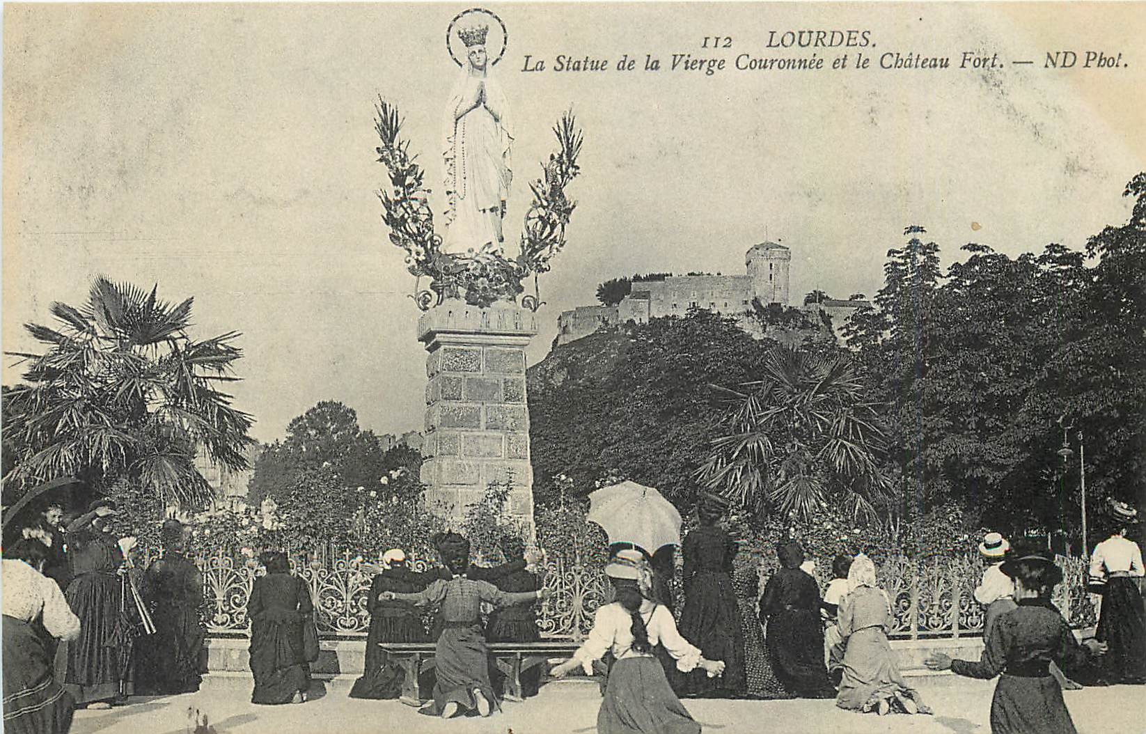 Lourdes — La Statue de la Vierge Couronnée et le Château Fort — ND Pbot.