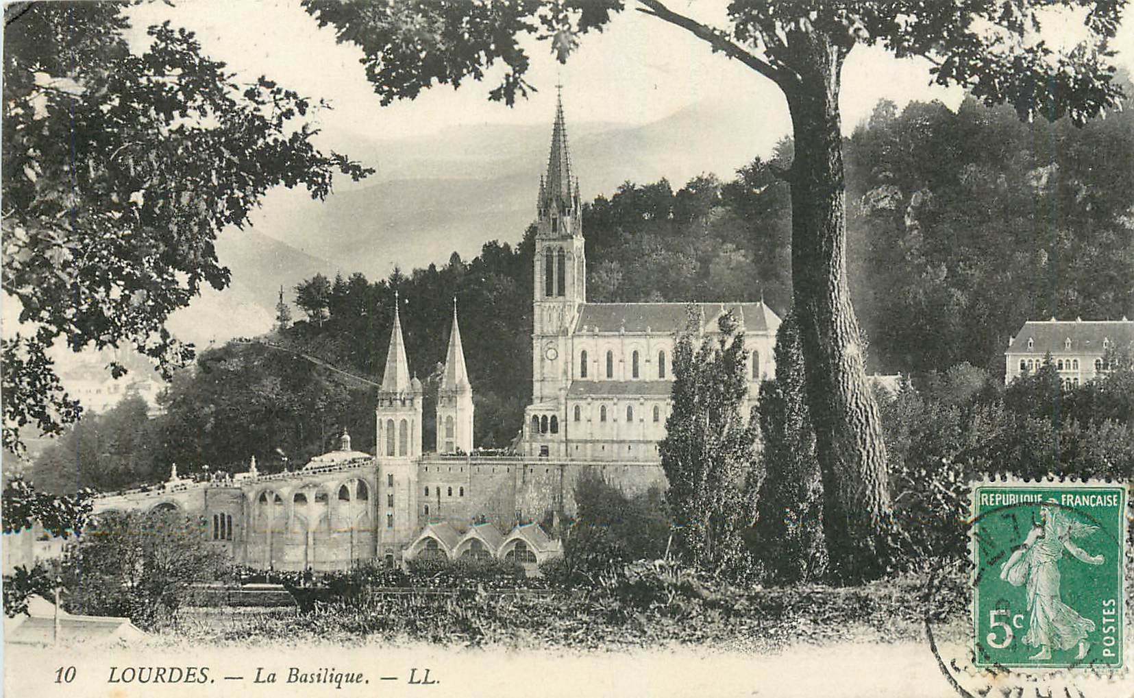 CPA Lourdes La Basilique 