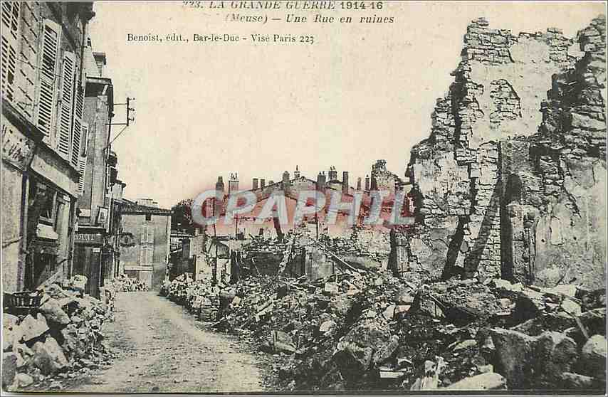 CPA Meuse Une Rue en ruines Militaria
