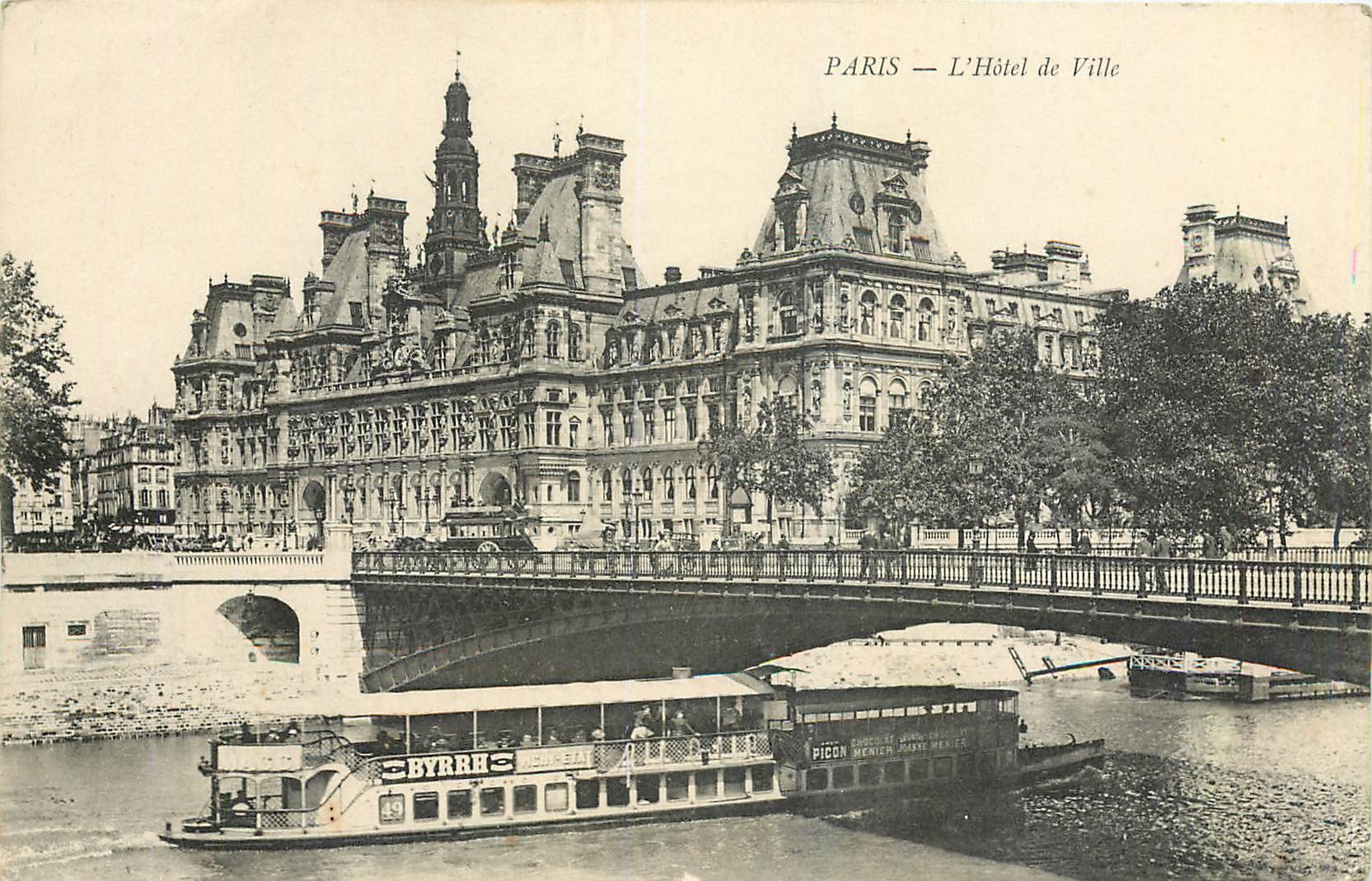 CPA Paris l'Hotel de Ville Bateau Byrrh