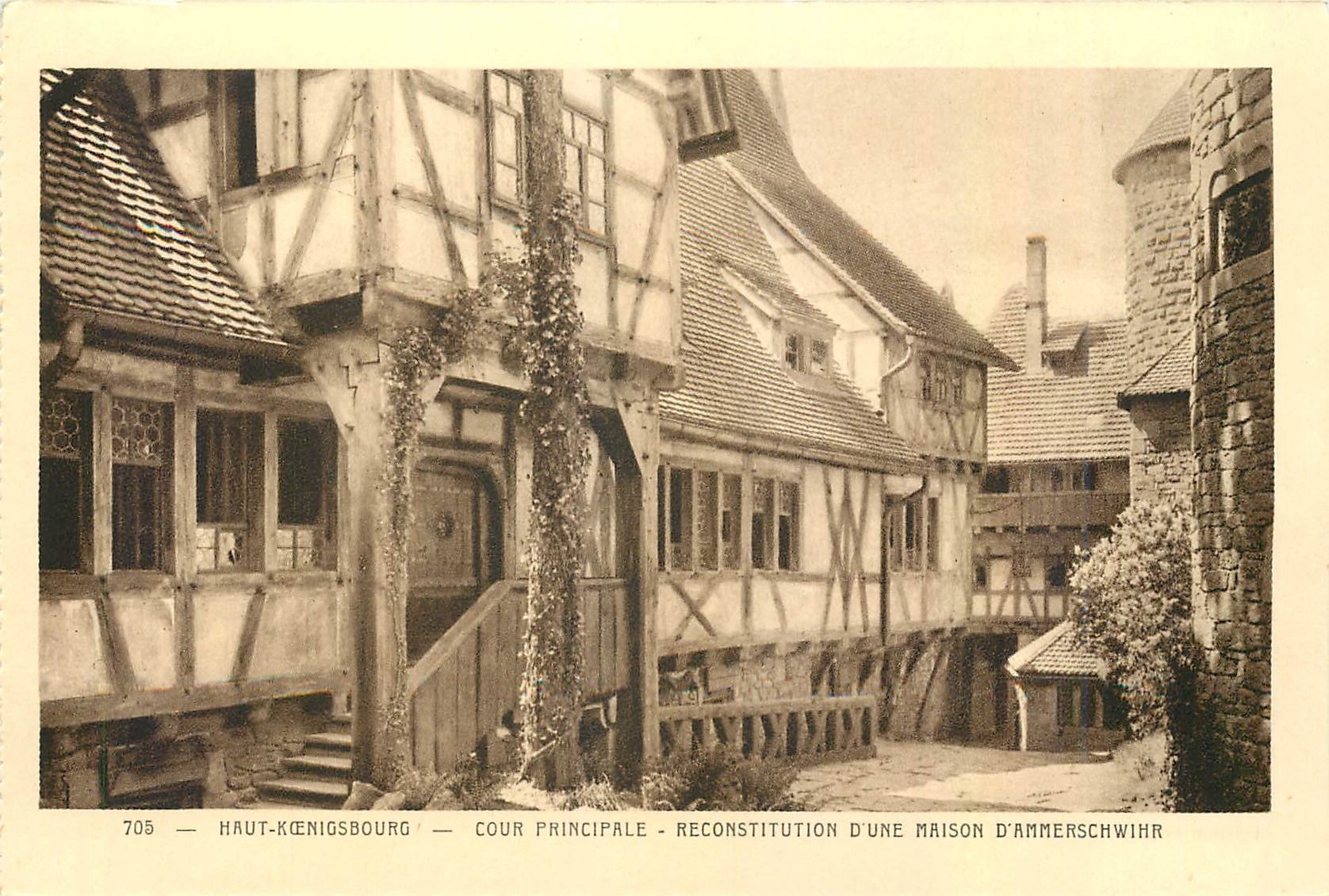 CPA Haut Koenigsbourg Cour Principale Reconstitution d'une maison d'Ammerschwihr
