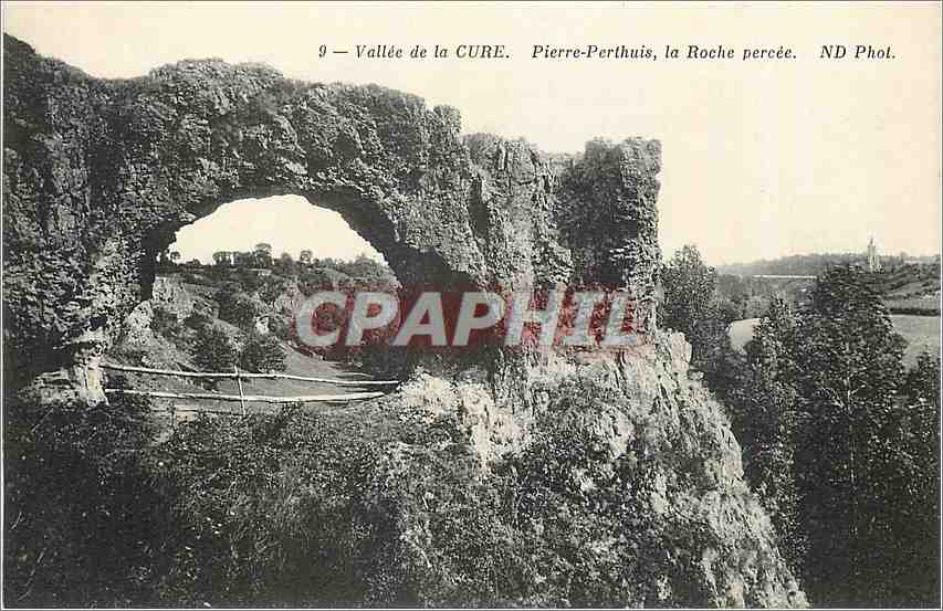CPA Vallee de la Cure Pierre Perthuis la Roche percee 