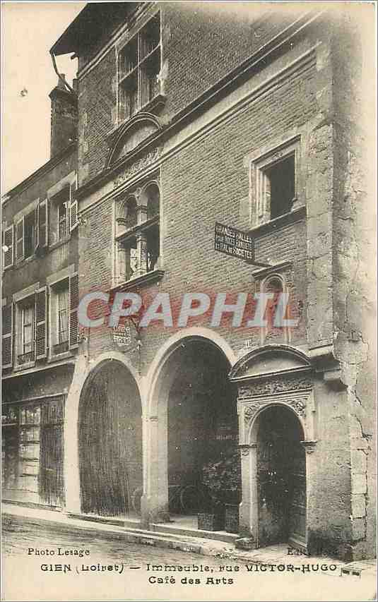 CPA Gien Loiret Immeuble rue Victor Hugo Cafe des Arts 