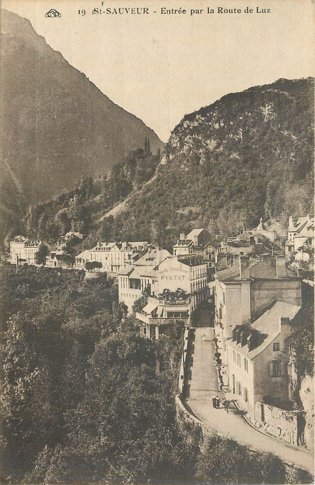 St-Sauveur - Eingang über die Straße nach Luz — Verlag Pintat, Nr. 19