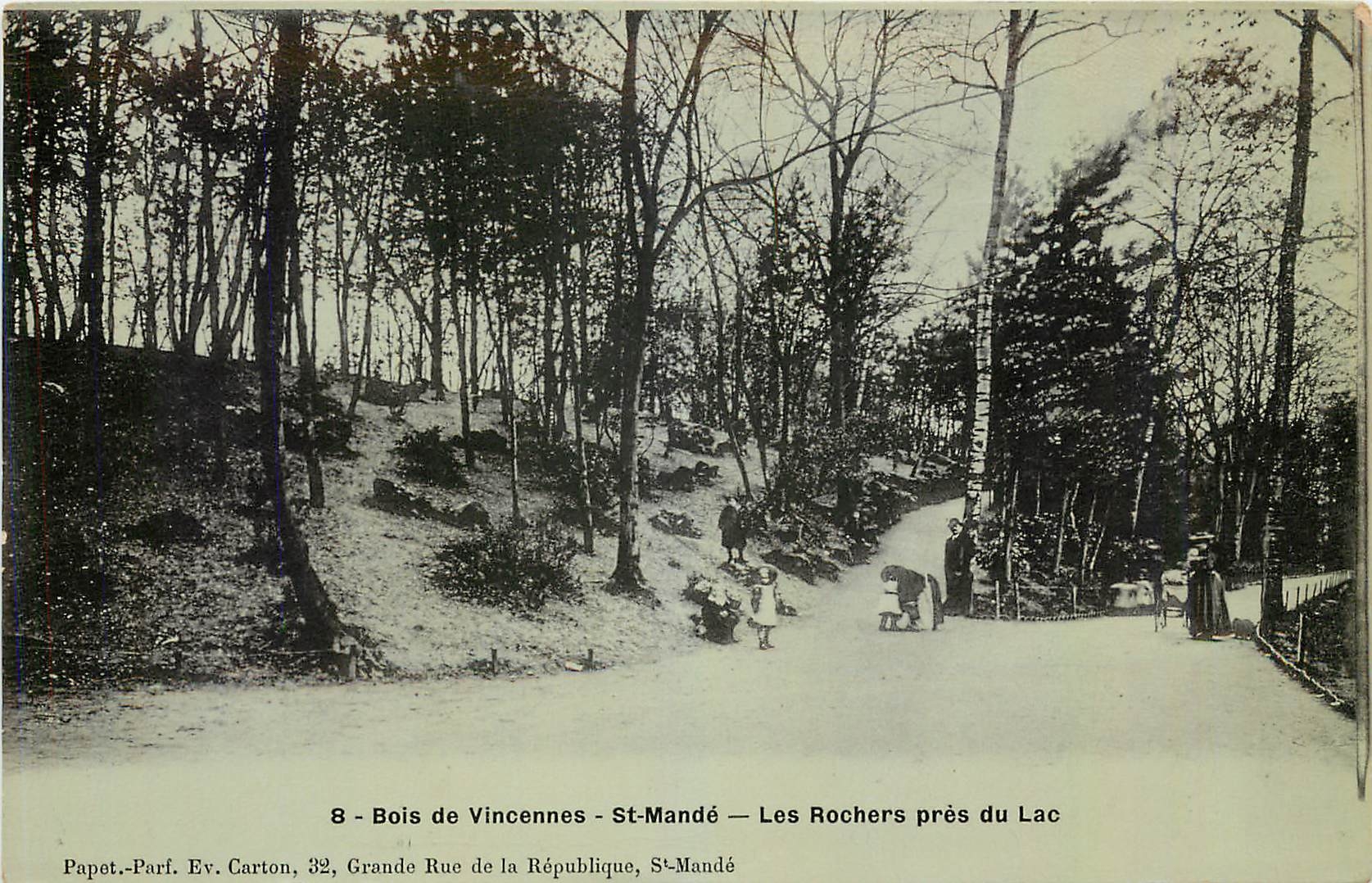 CPA Bois de Vincennes St Mande Les Rochers pres du Lac 