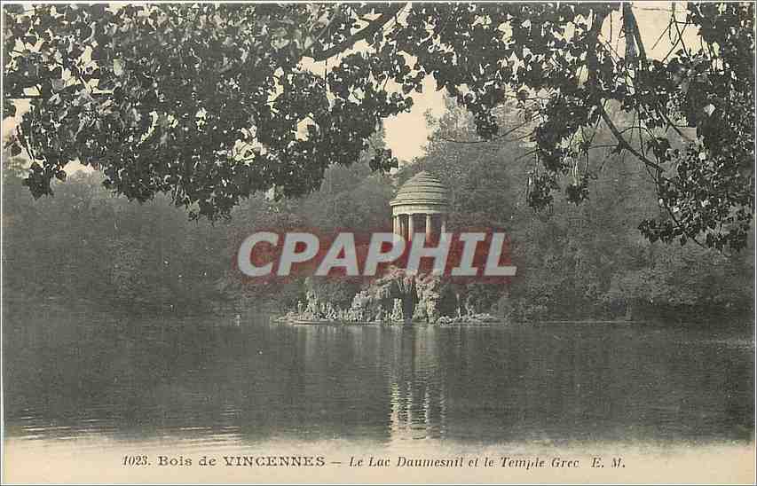 CPA Bois de Vincennes Le Lac Daumesnil et le Temple Grec 