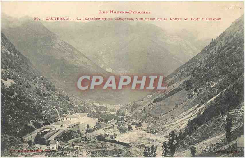 CPA Cauterets La Raillere et le Cabaliros vue prise de la Route du Pont d'Espagne 