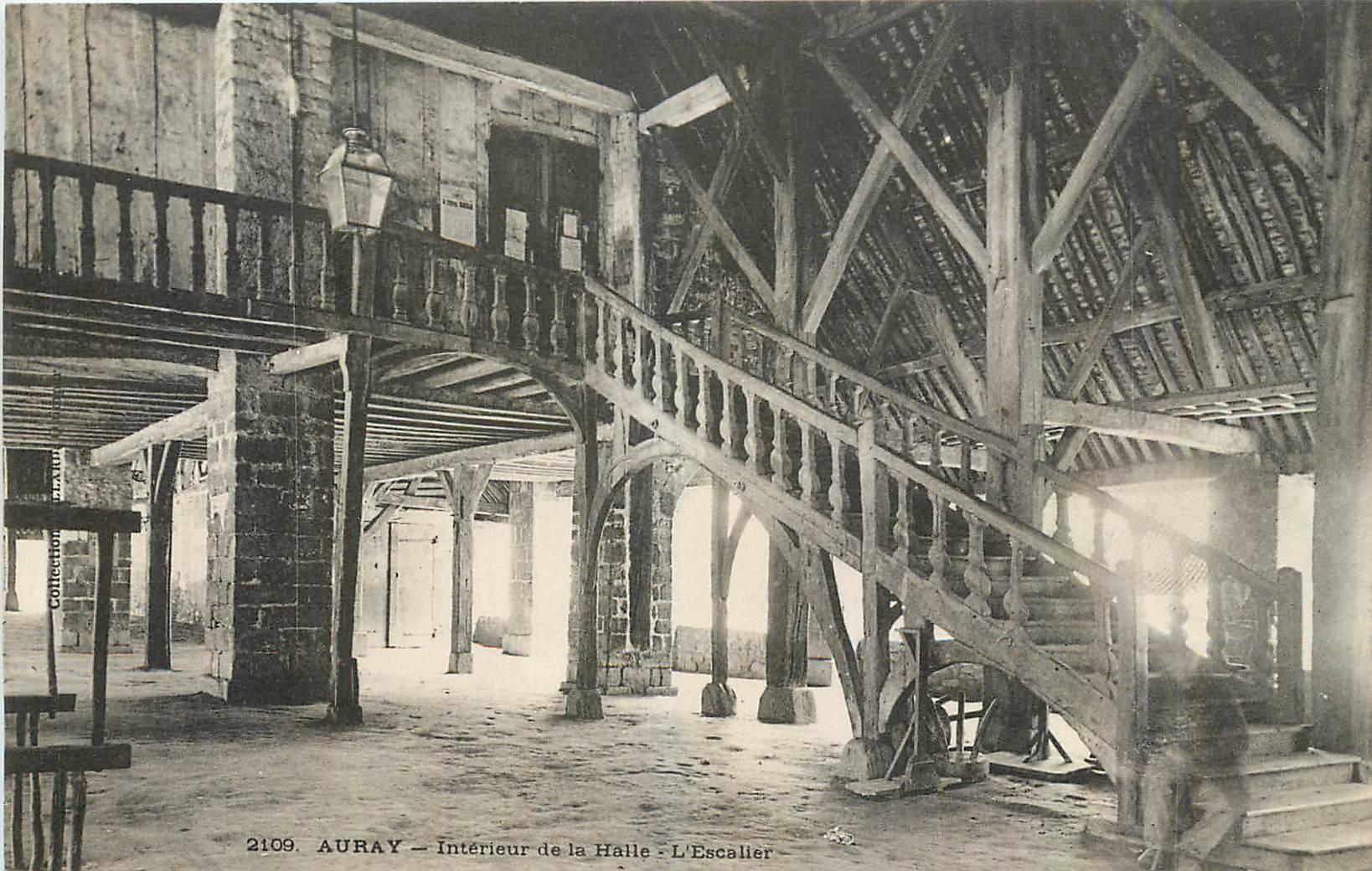 CPA Auray Interieur de la Halle L'Escalier 