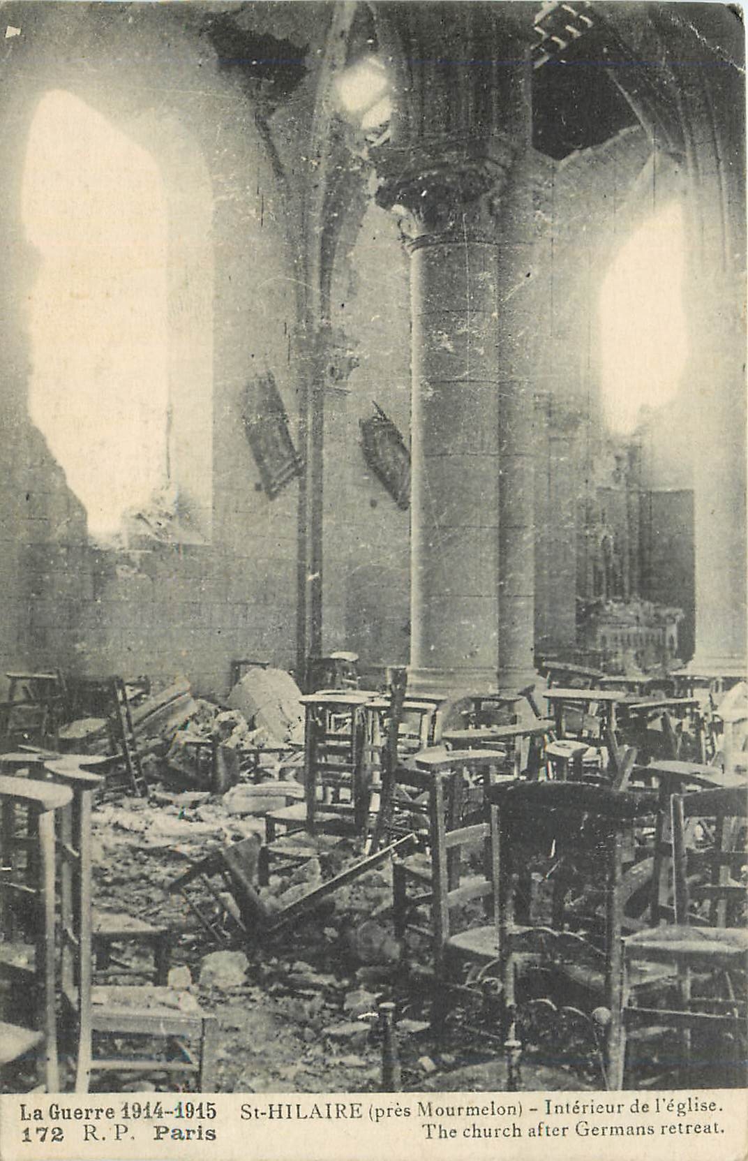 CPA St Hilaire Interieur de l'Eglise Militaria