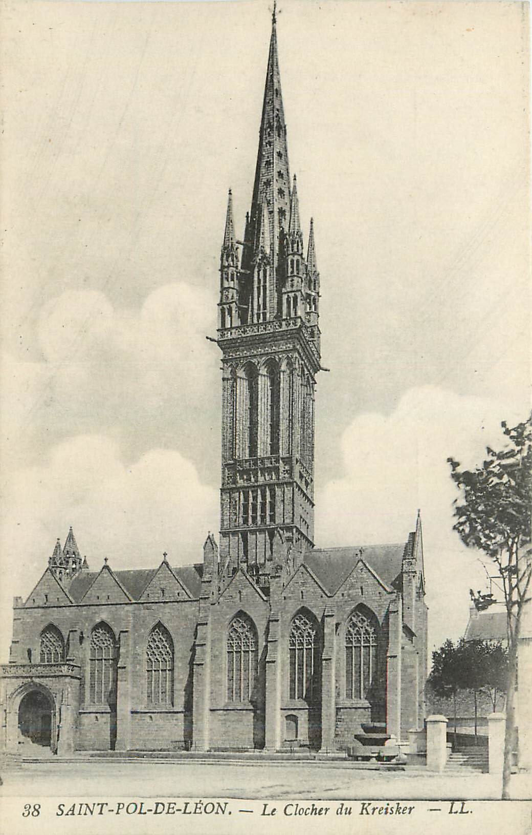 CPA Saint Pol de Leon Le Clocher du Kreisker 