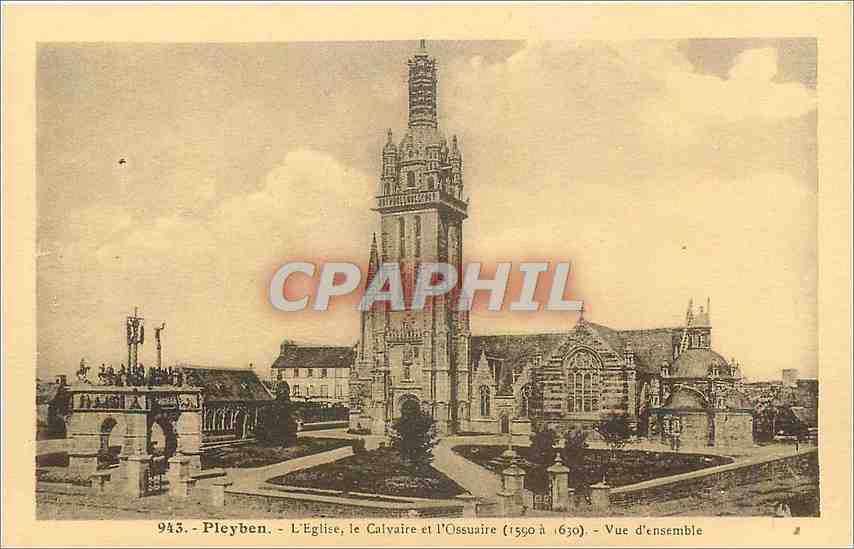CPA Pleyben L'Eglise le Calvaire et l'Ossuaire Vue d'Ensemble 