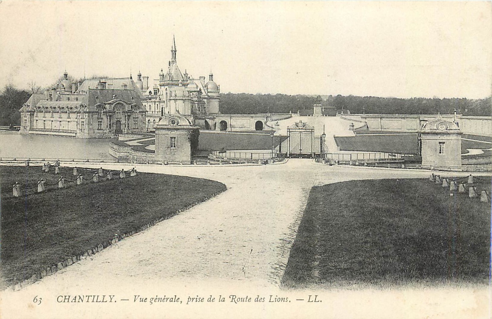 Chantilly — Vue générale, prise de la Route des Lions — LL.