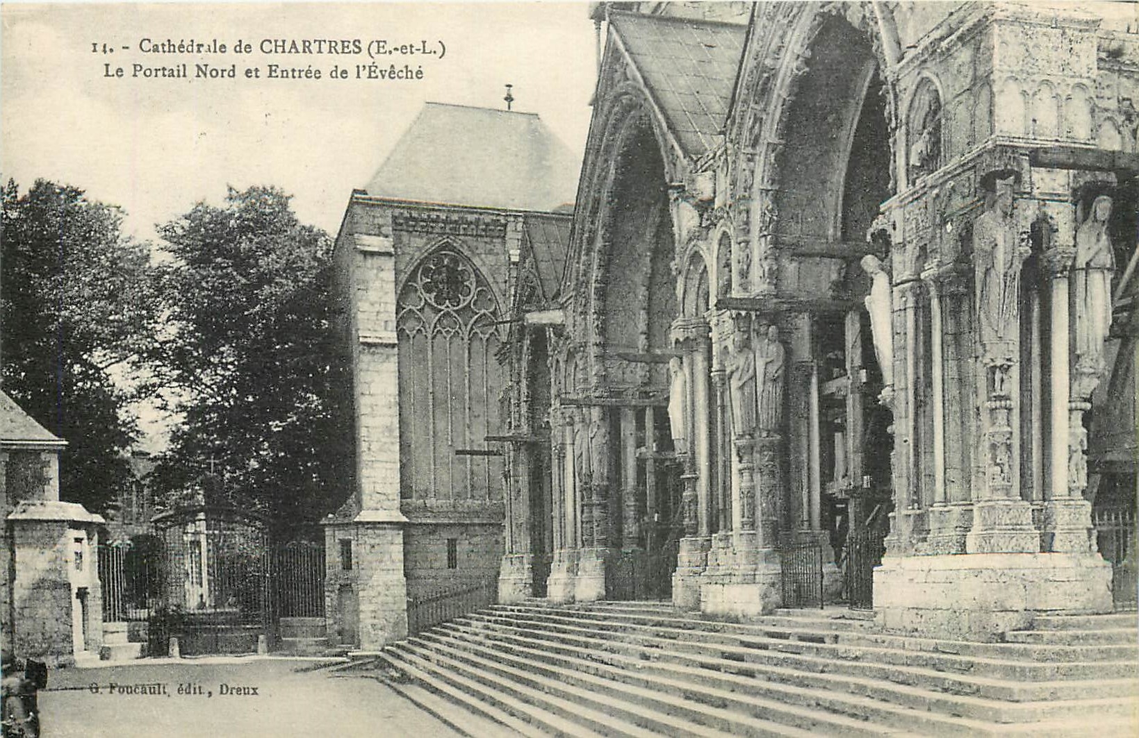 CPA Cathedrale de Chartres E et L Le Portail Nord et Entree de l'Eveche 