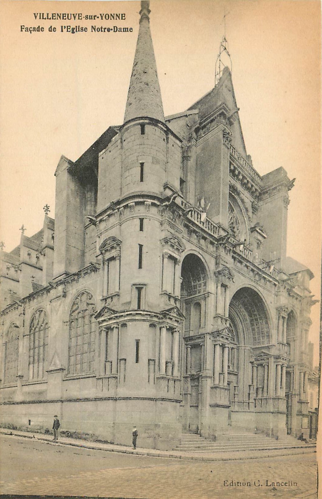 CPA Villeneuve sur Yonne Facade de l'Eglise Notre Dame 