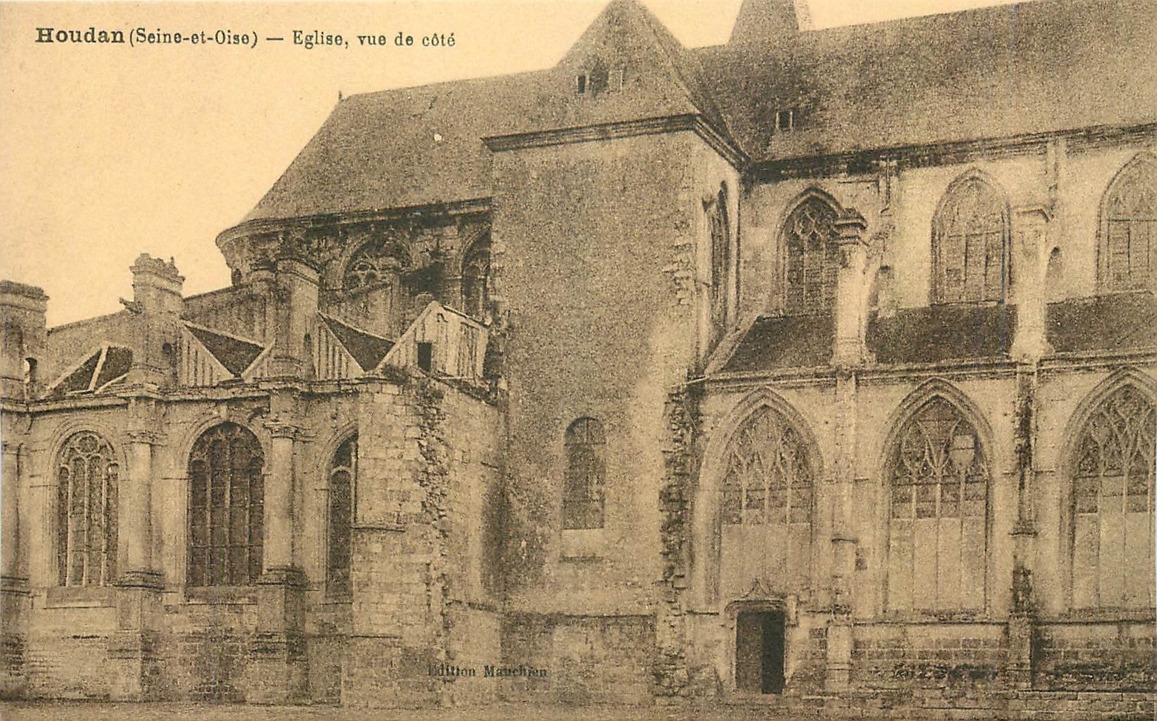 CPA Houdan Seine et Oise Eglise vue de cote 