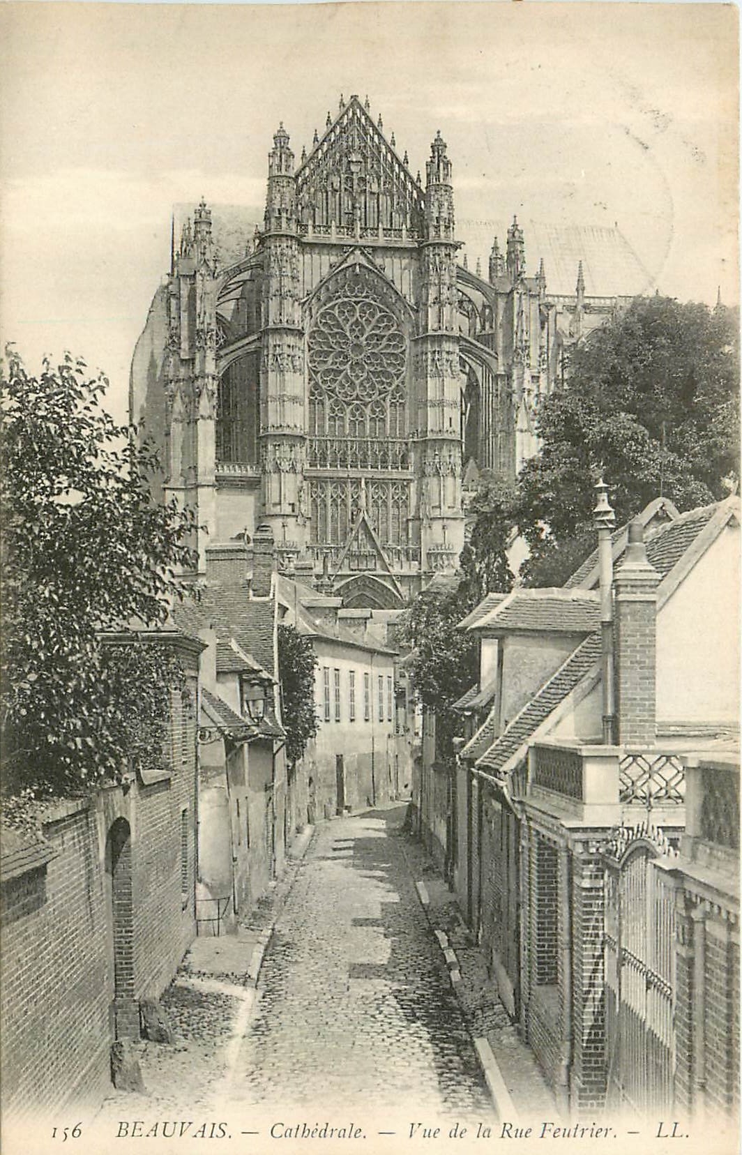 CPA Beauvais Cathedrale Vue de la Rue Feutrier 