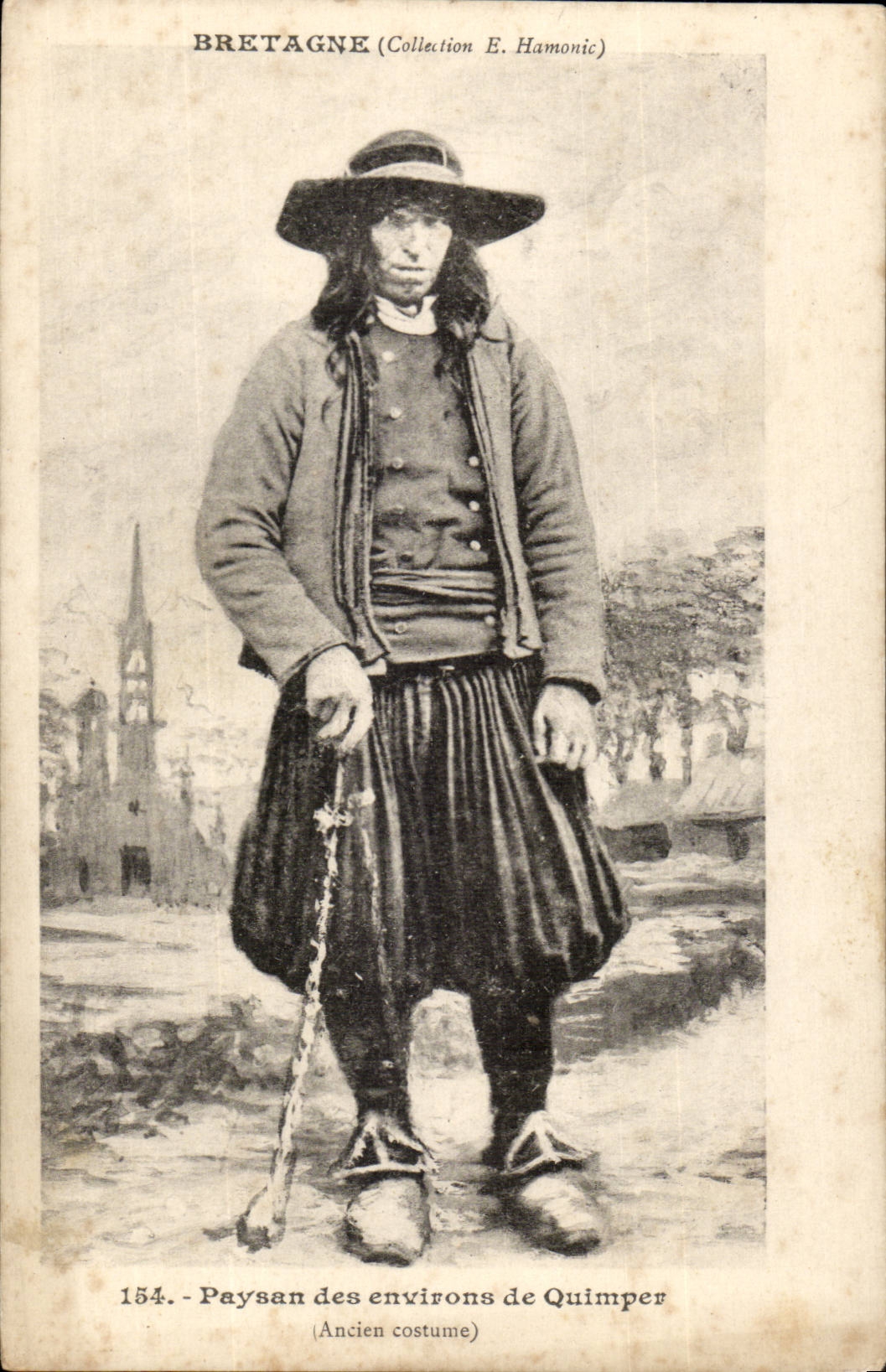 Bretagne- Paysan des environs de Quimper (Ancien costume)- CPA