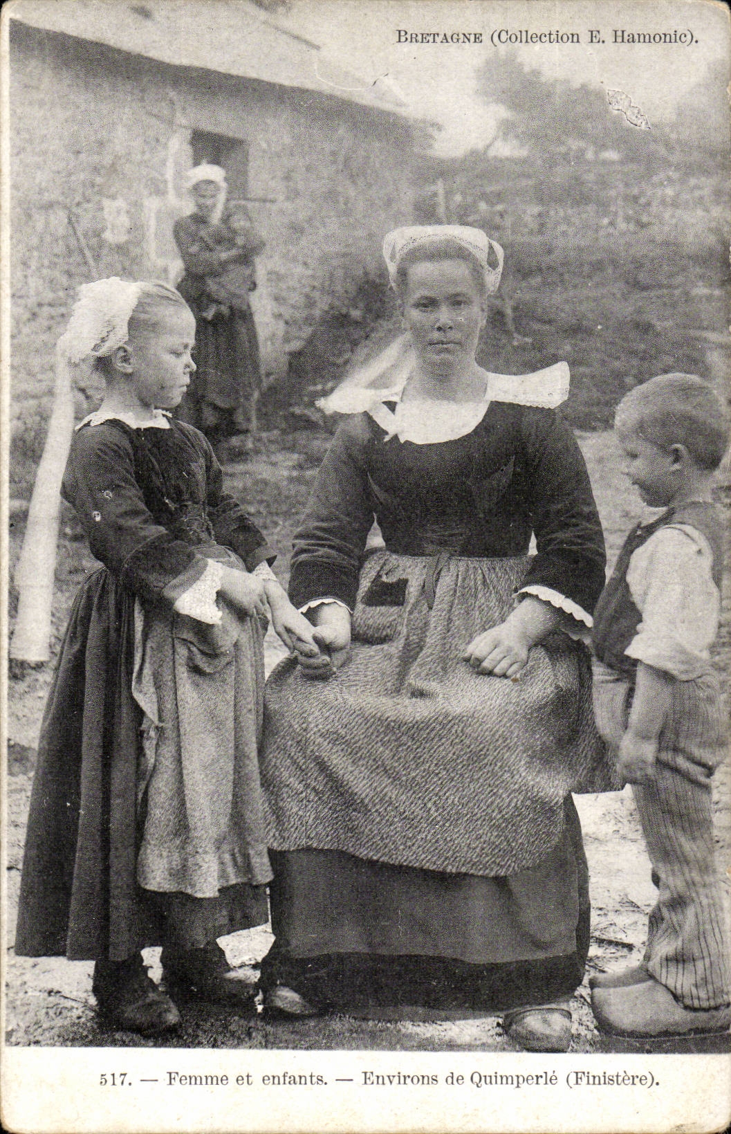 Bretagne- Femme et enfants Environs de Quimperle (Finistere) -CPA