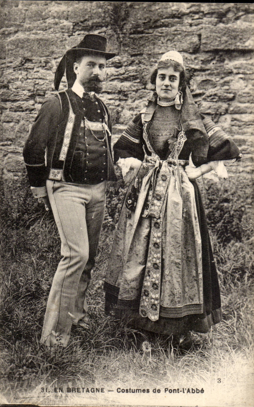 Bretagne- Costumes de Pont-Abbe -CPA