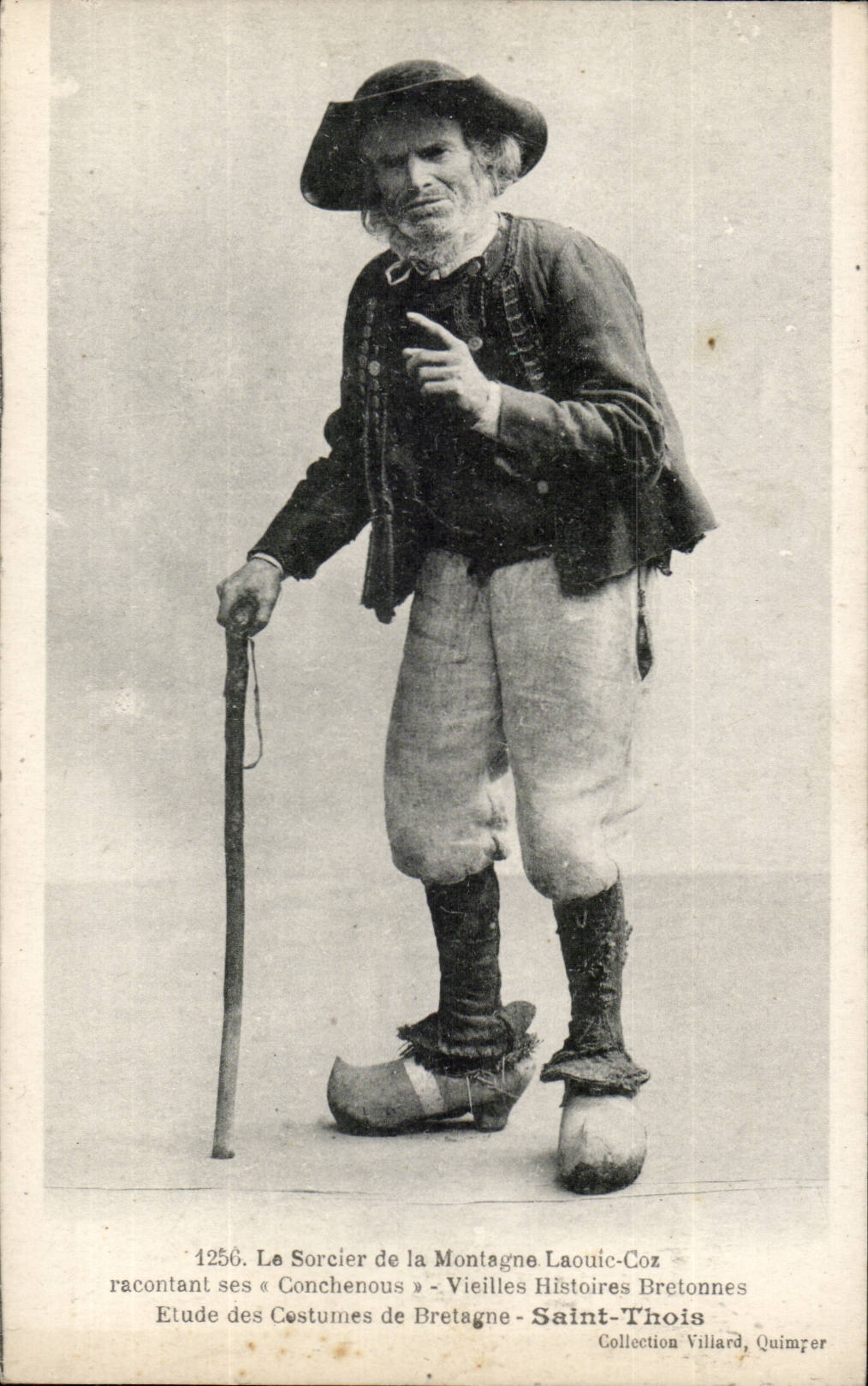 Bretagne- Le Sorcier de la Montagne Laouie-Coz recontant ses Conchenous- Vielles Histoires Bretonnes -Saint-Thois -CPA