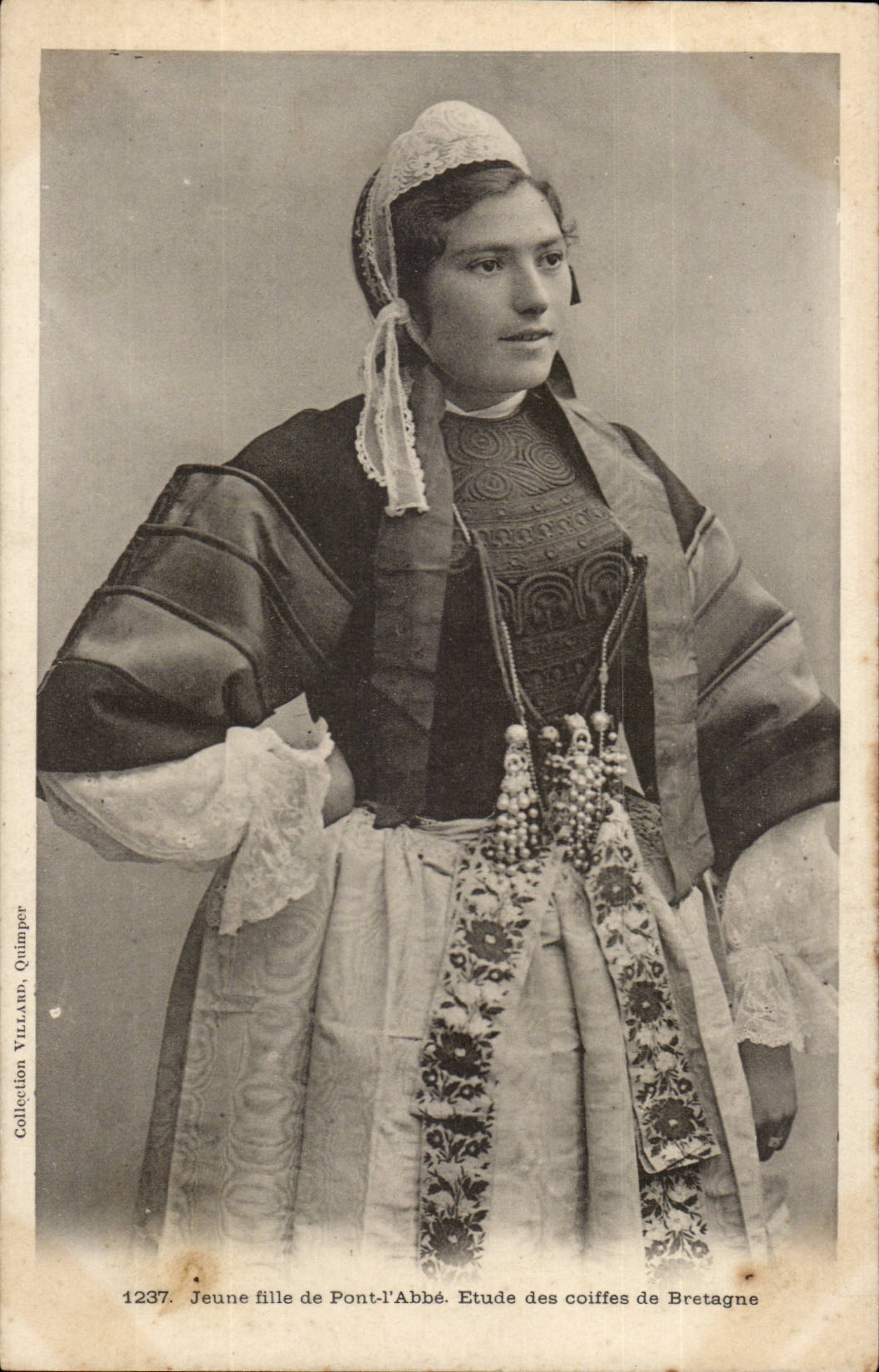Bretagne- Jeune Fille de Pont- l'Abbe- Etude des coiffes de Bretagne- CPA