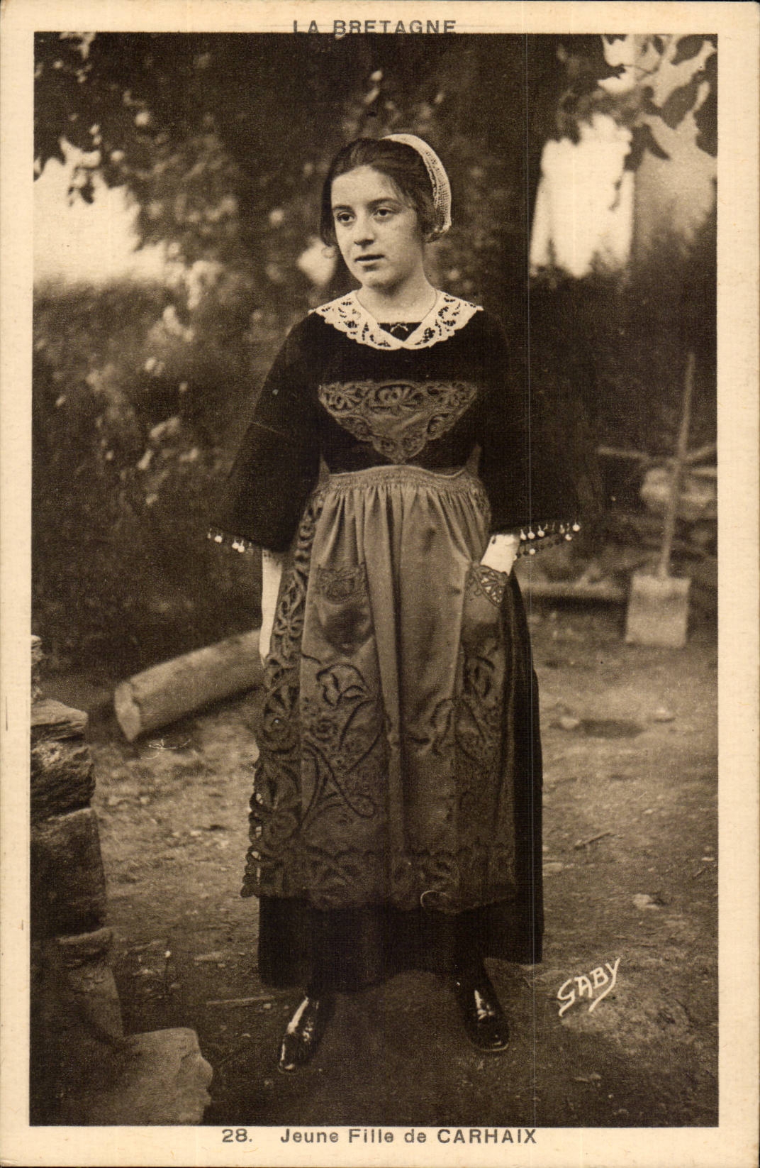 Bretagne- Jeune Fille de Carhaix- CPA