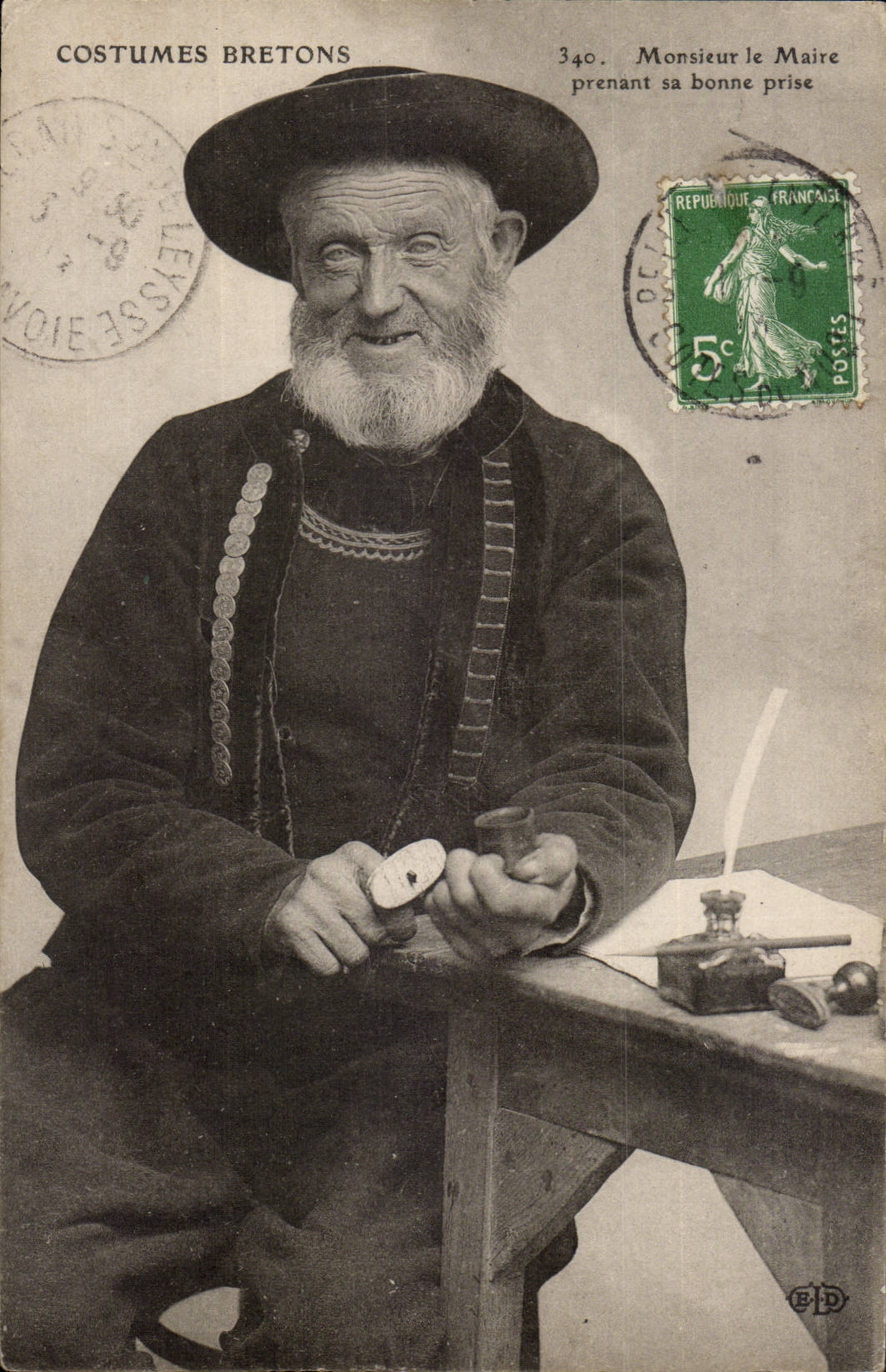 Costumes Bretons — Monsieur le Maire prenant sa bonne prise — E.D. n°340