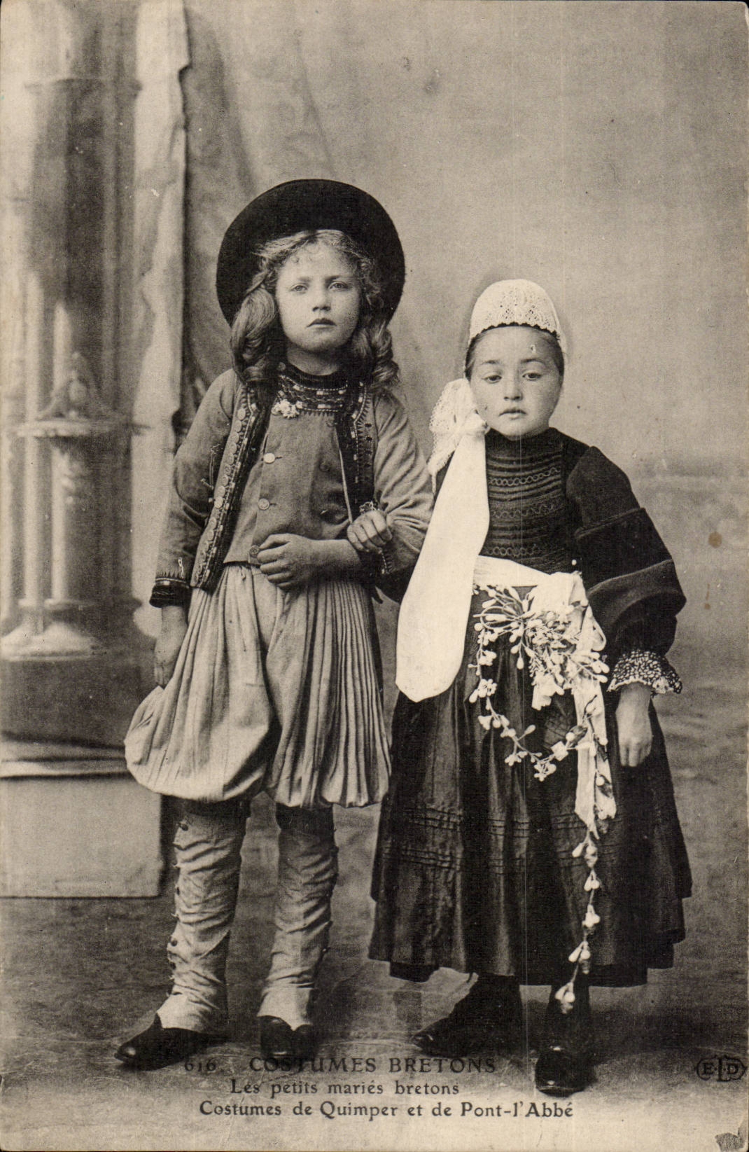 Bretagne- Costumes Bretagne- Les petits maries bretons- Costumes de Quimper et de Pont- l'Abbe-CPA