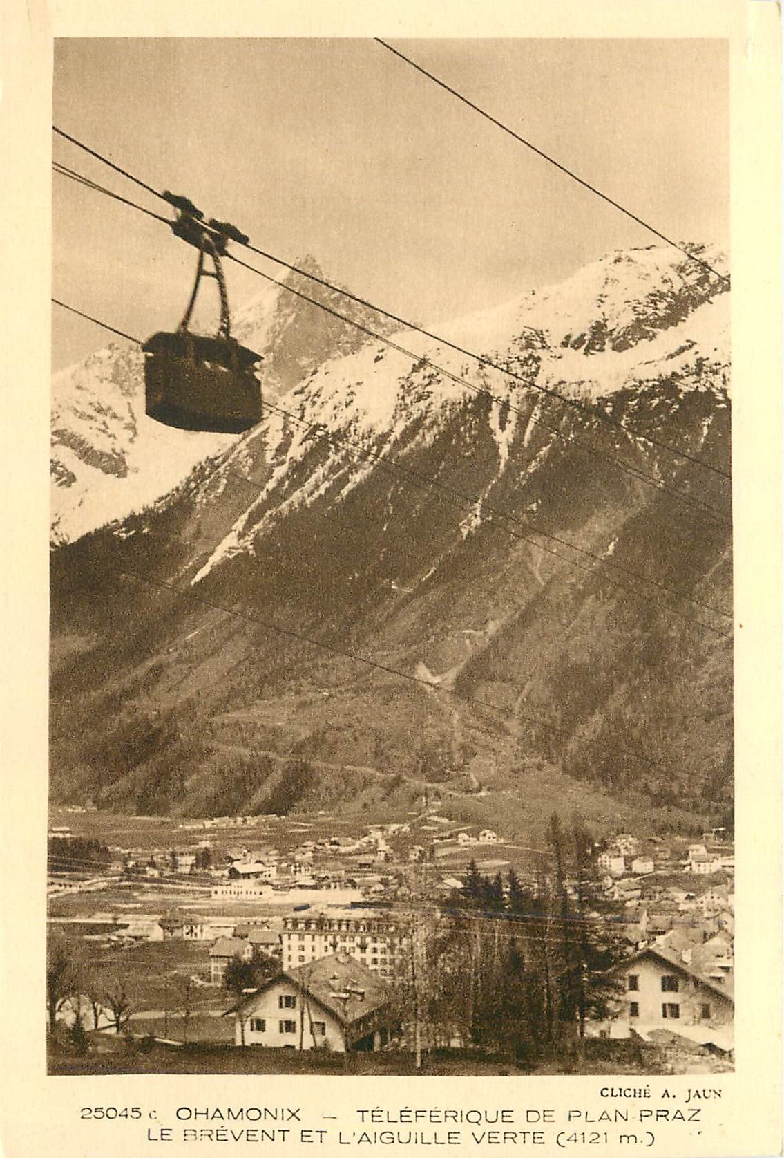 CPA Chamonix Teleferique de Plan Praz Le Brevent et l'Aiguille Verte 