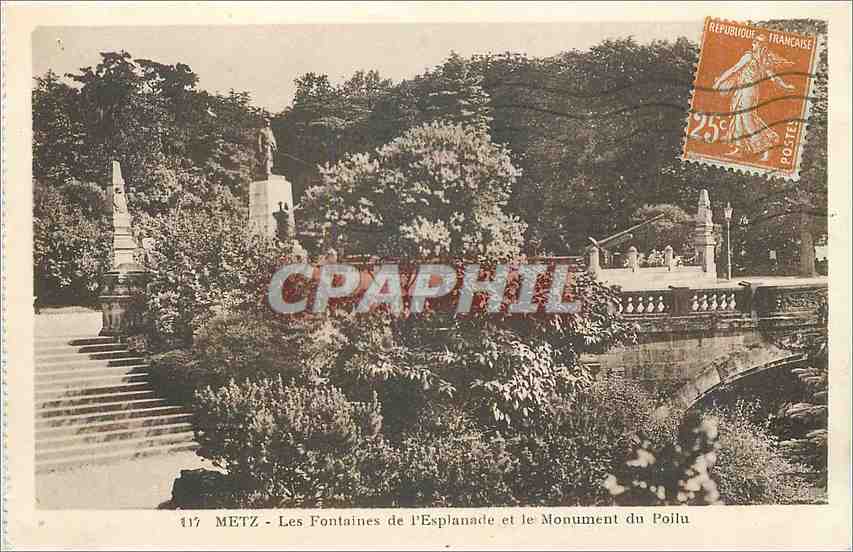 CPA Metz Les Fontaines de l'Esplanade et le Monument du Poilu 