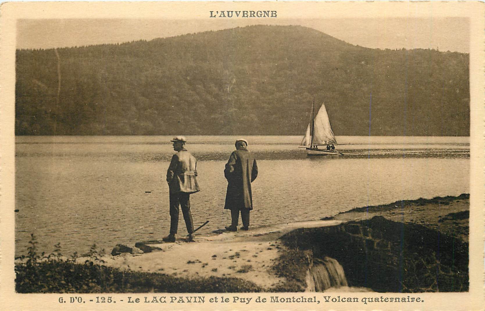 Il Lago Pavin e il Puy de Montchal — Vulcano quaternario — G. D'O. - 125