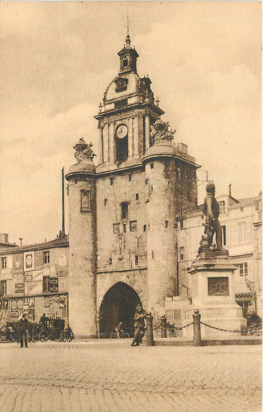 La Rochelle — La Grosse Horloge — Remparts, XIVe siècle