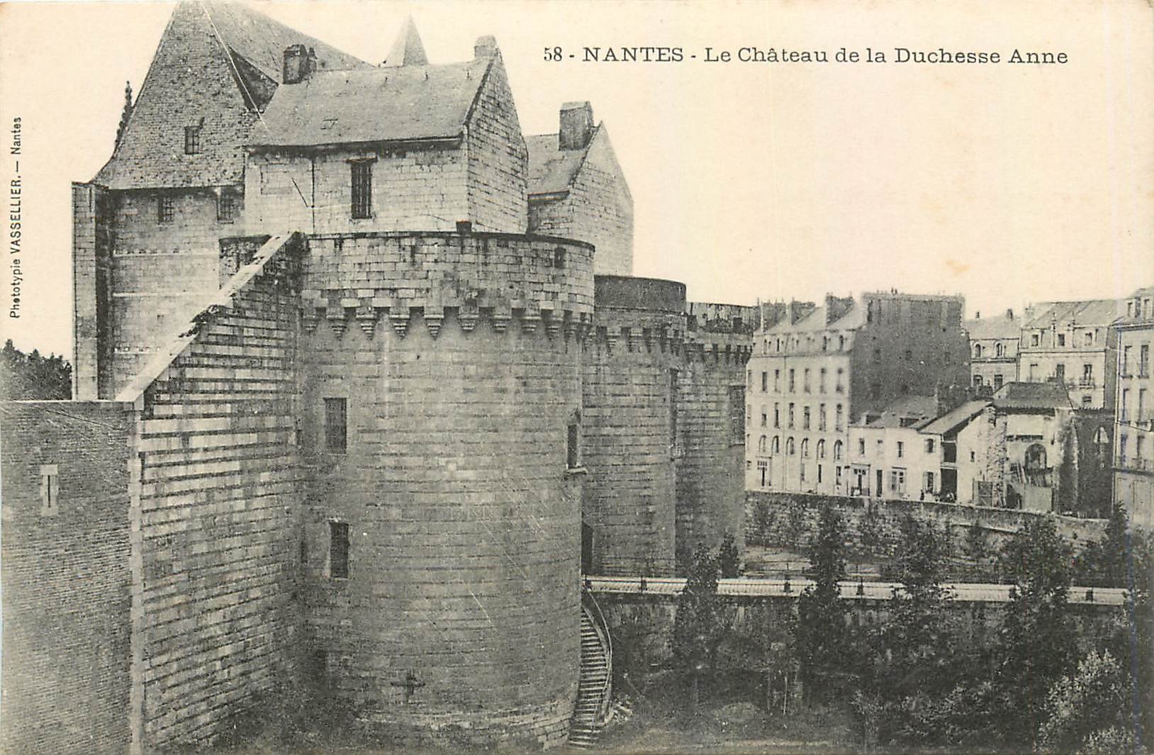 CPA Nantes Le Chateau de la Duchesse Anne 