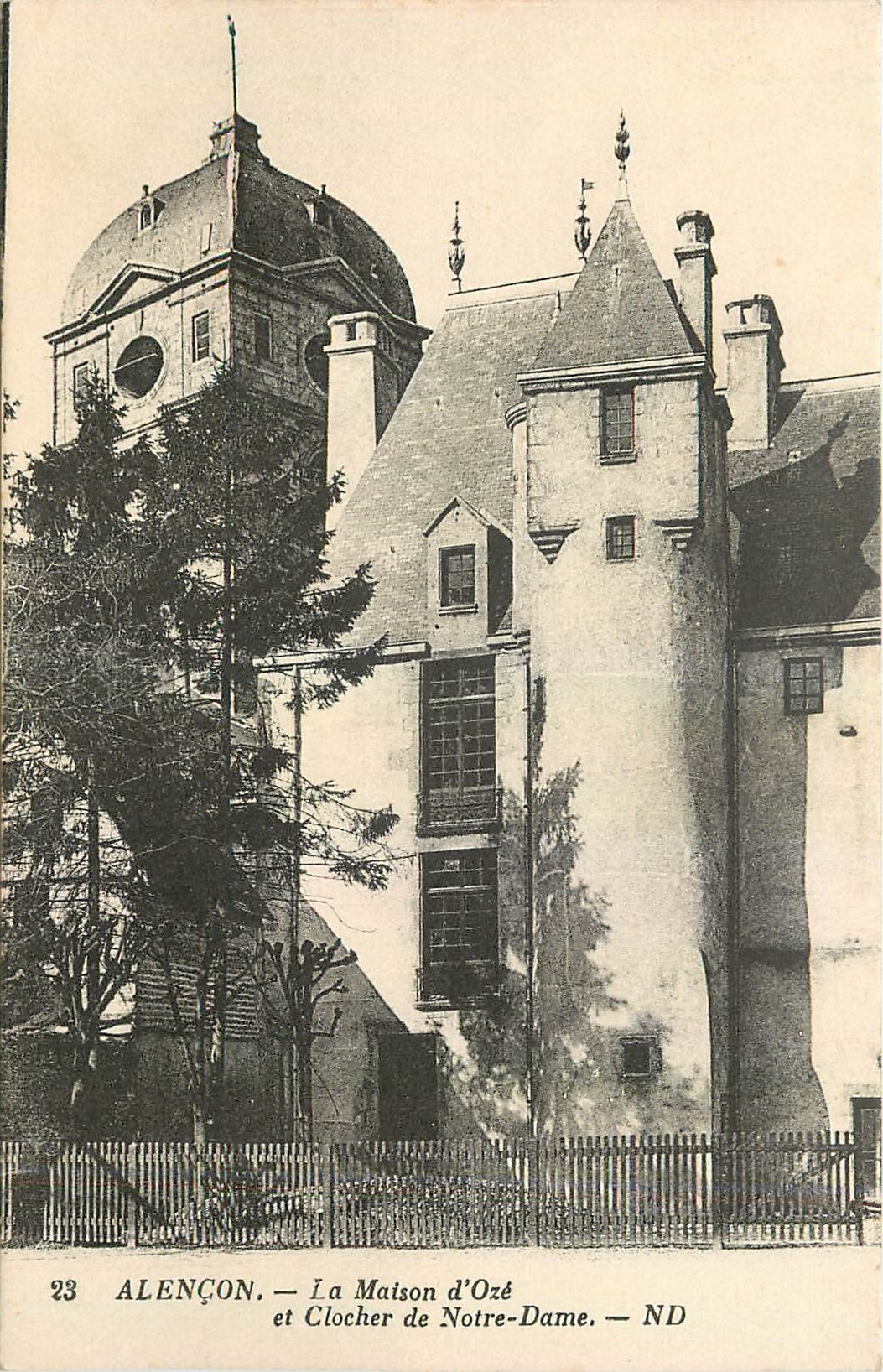 CPA Alencon La Maison d'Oze et Clocher de Notre Dame 