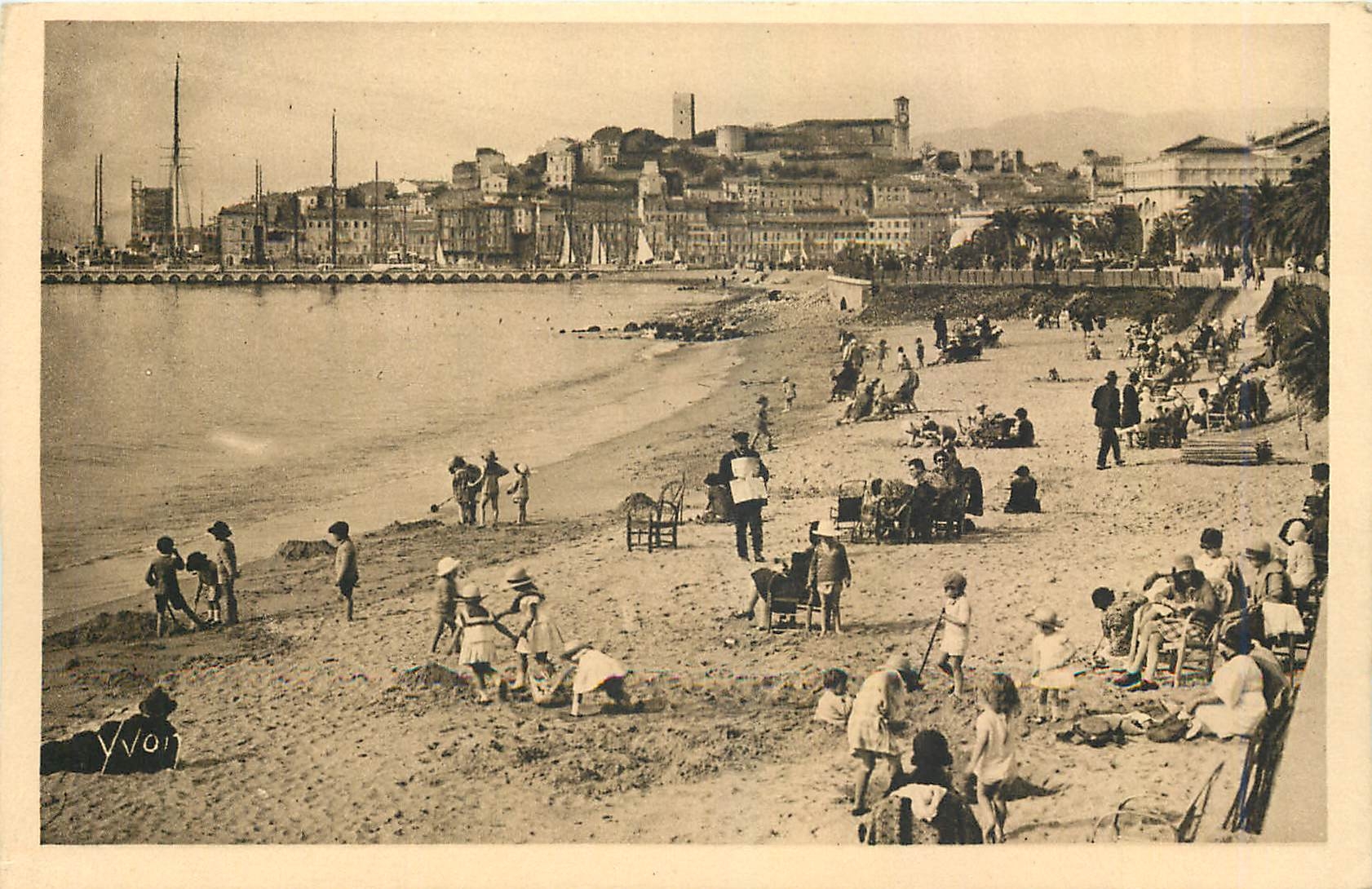 Cannes — La Plage et le Mont Chevalier — Les Éditions d'Art VV01