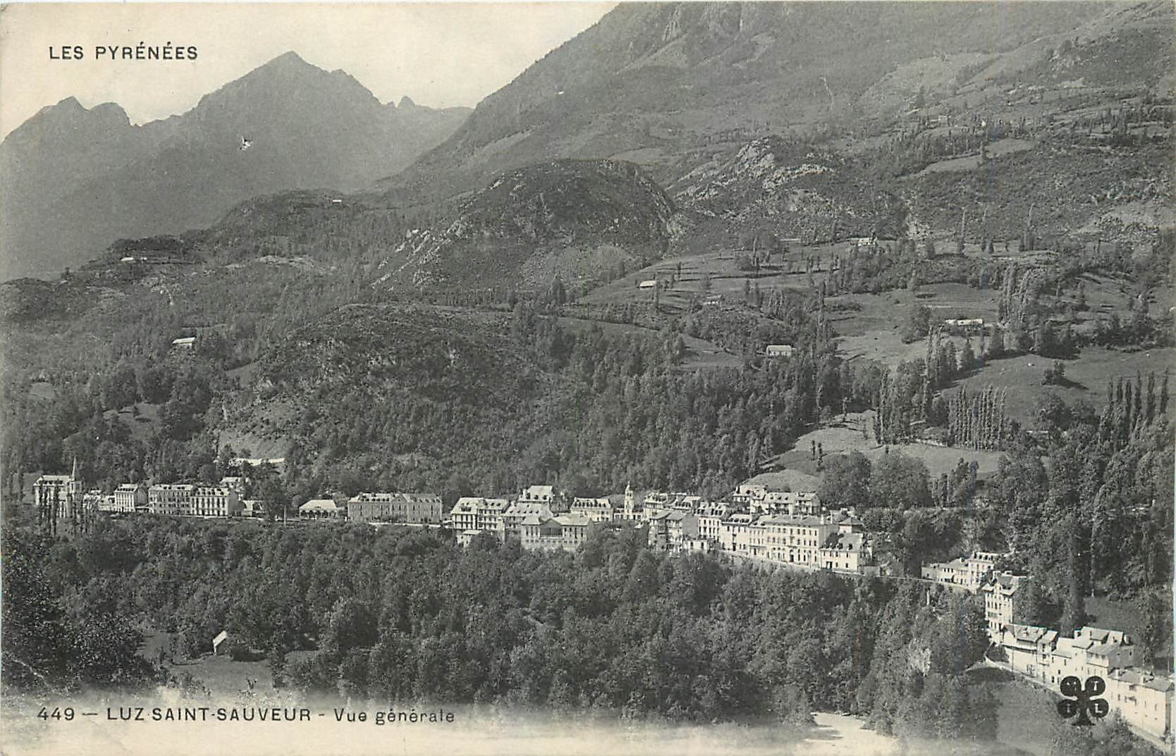 Luz-Saint-Sauveur — Vue générale — Éditeur Les Pyrénées, n° 449