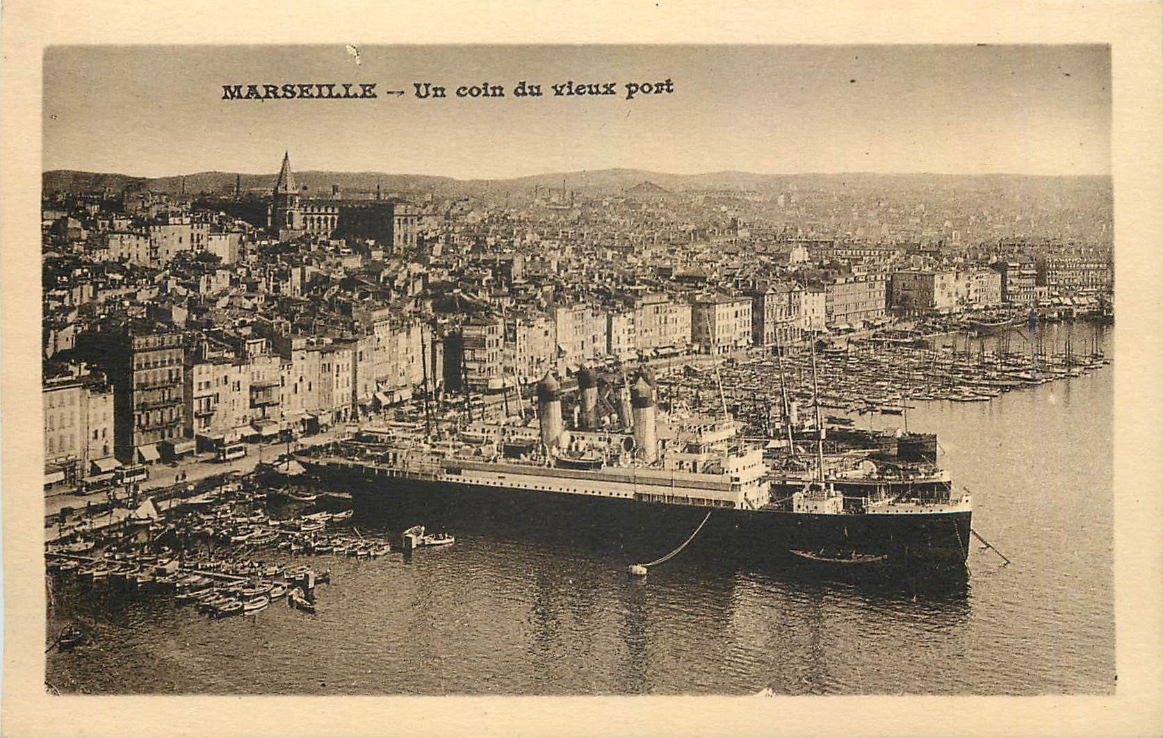CPA Marseille Un coin du vieux port Bateaux