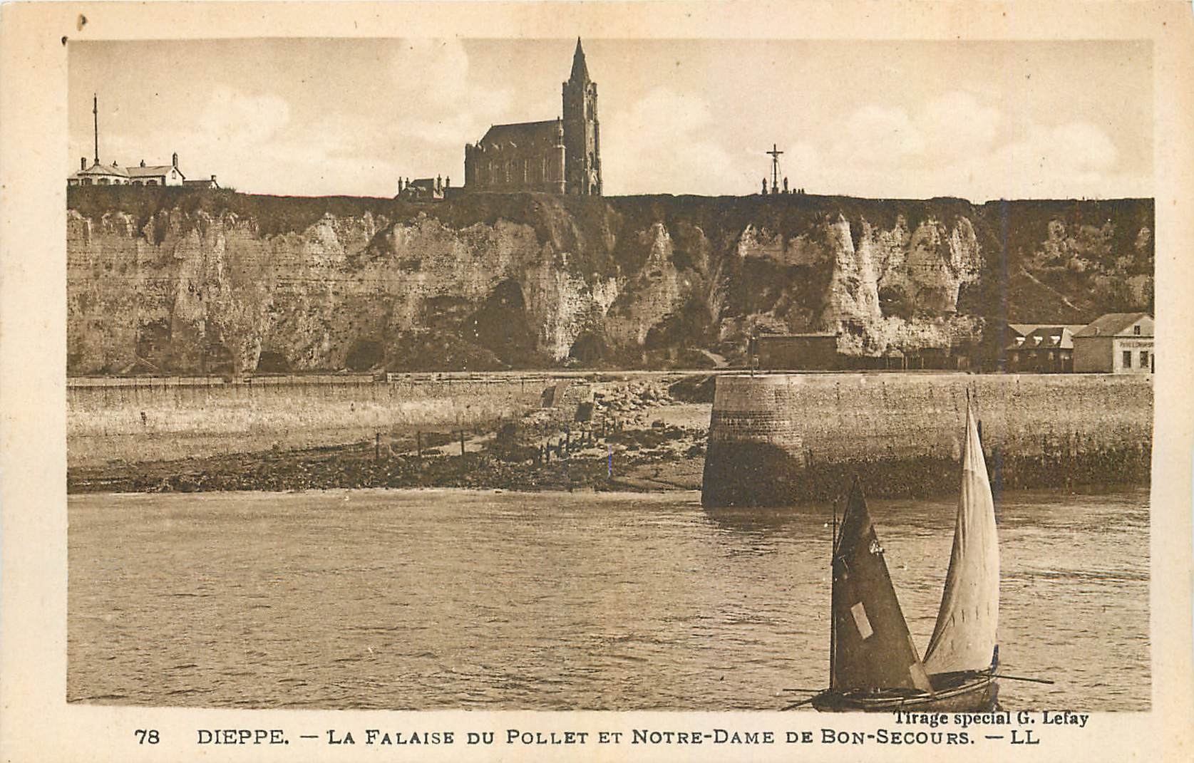 CPA Dieppe La Falaise du Pollet et Notre Dame de Bon Secours Bateau